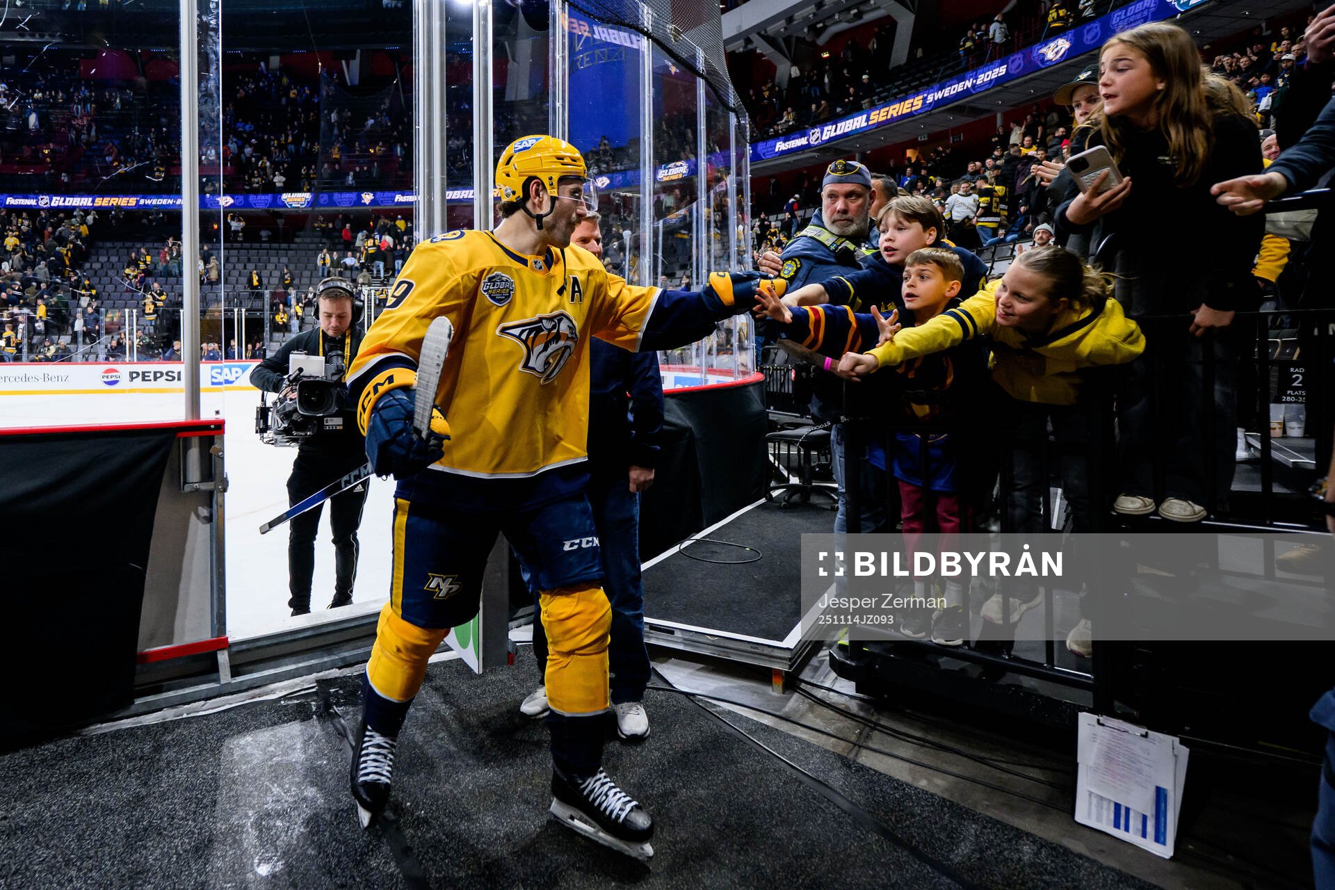 Filip Forsberg of Nashville Predators celebrate with fans