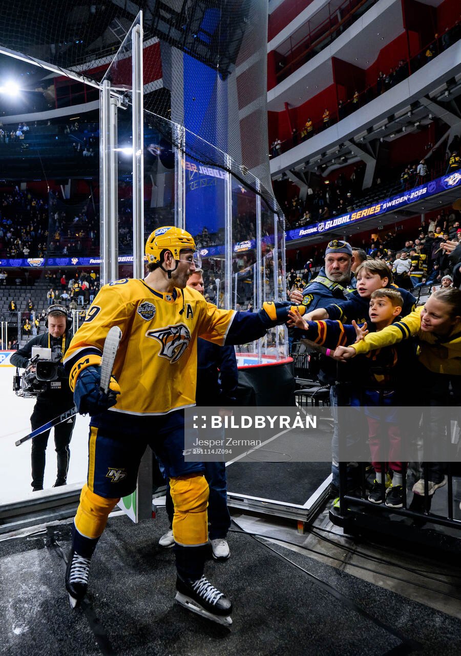 Filip Forsberg of Nashville Predators celebrate with fans