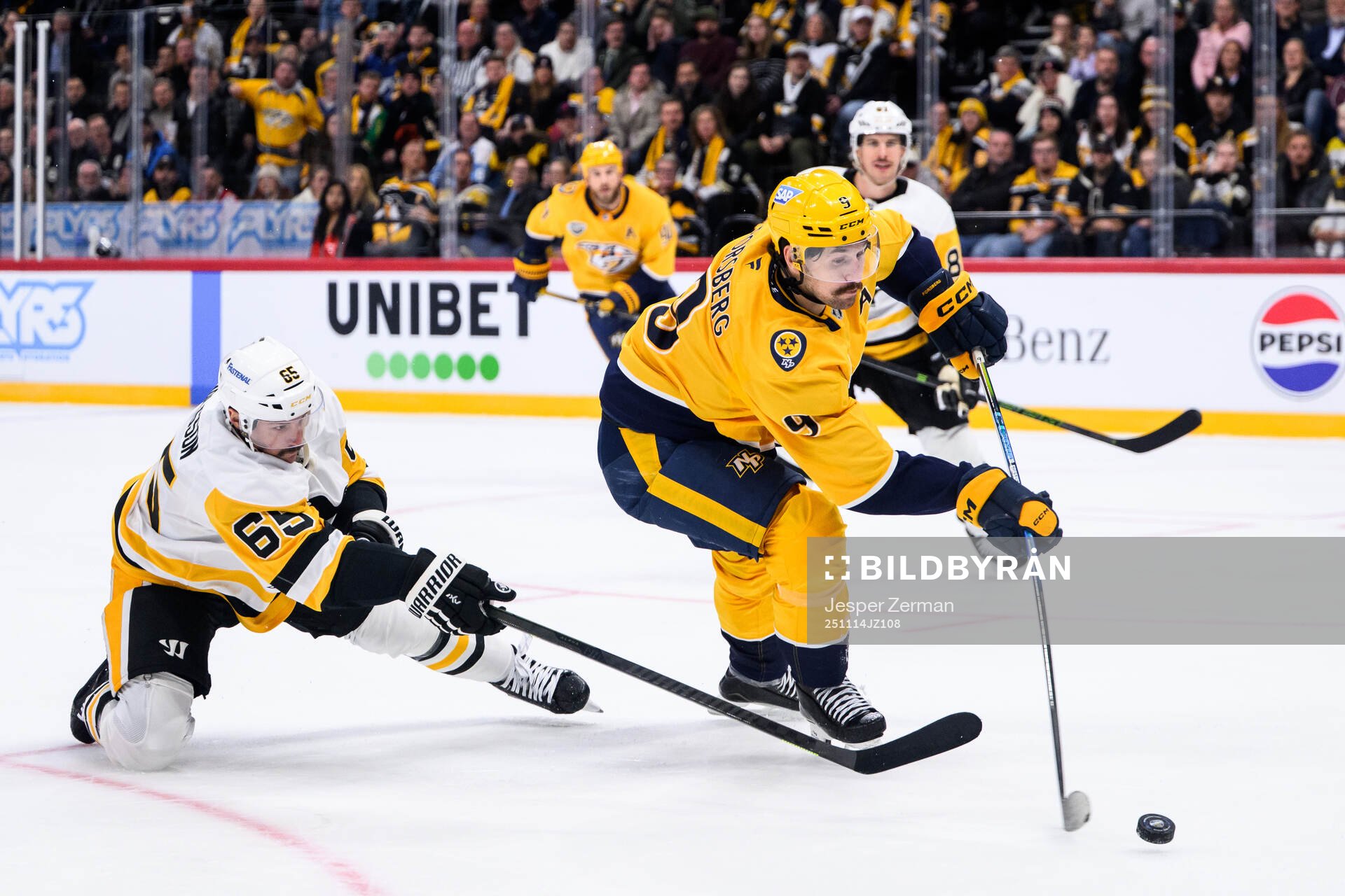 Erik Karlsson of Pittsburgh Penguins and Filip Forsberg of