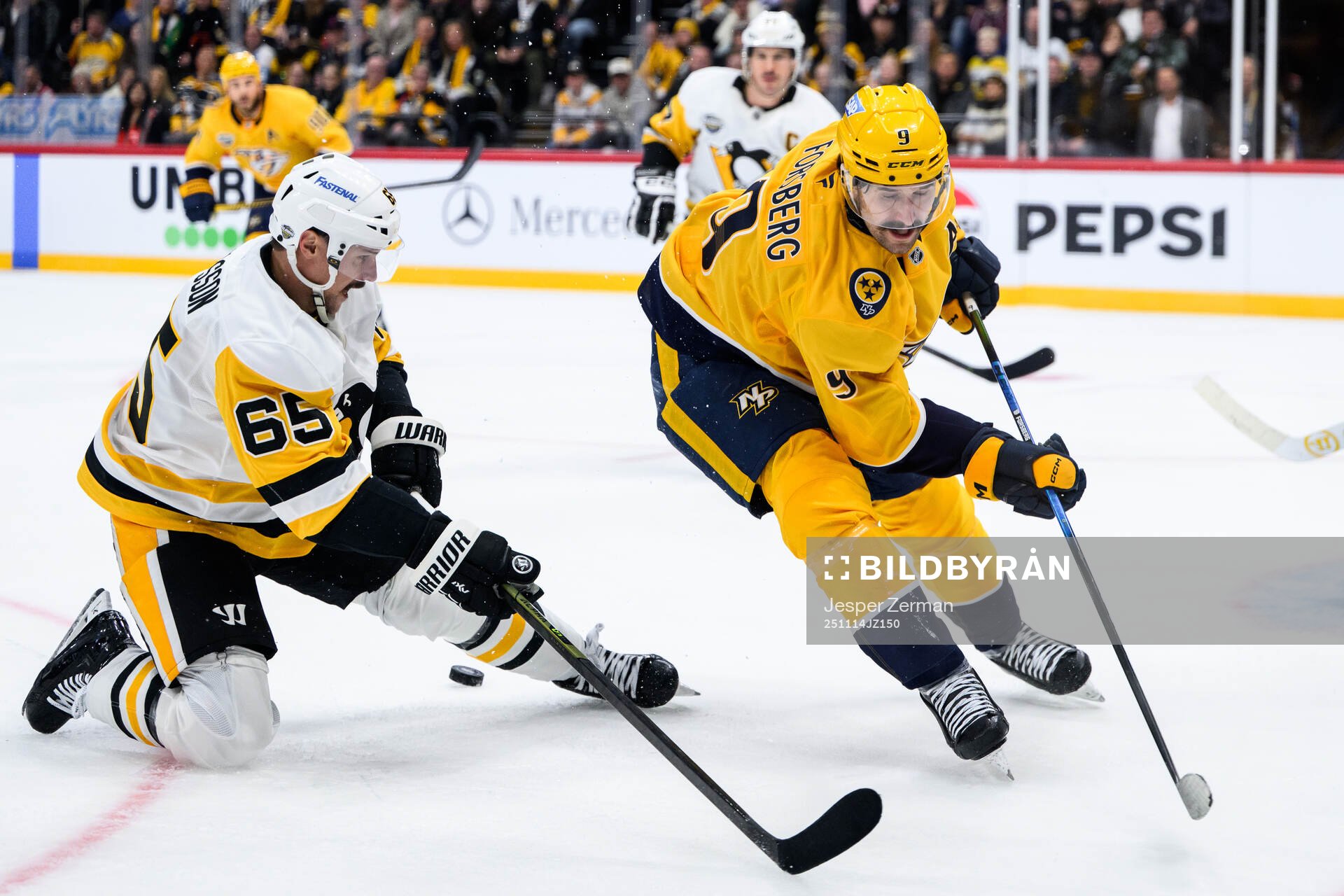 Erik Karlsson of Pittsburgh Penguins and Filip Forsberg of