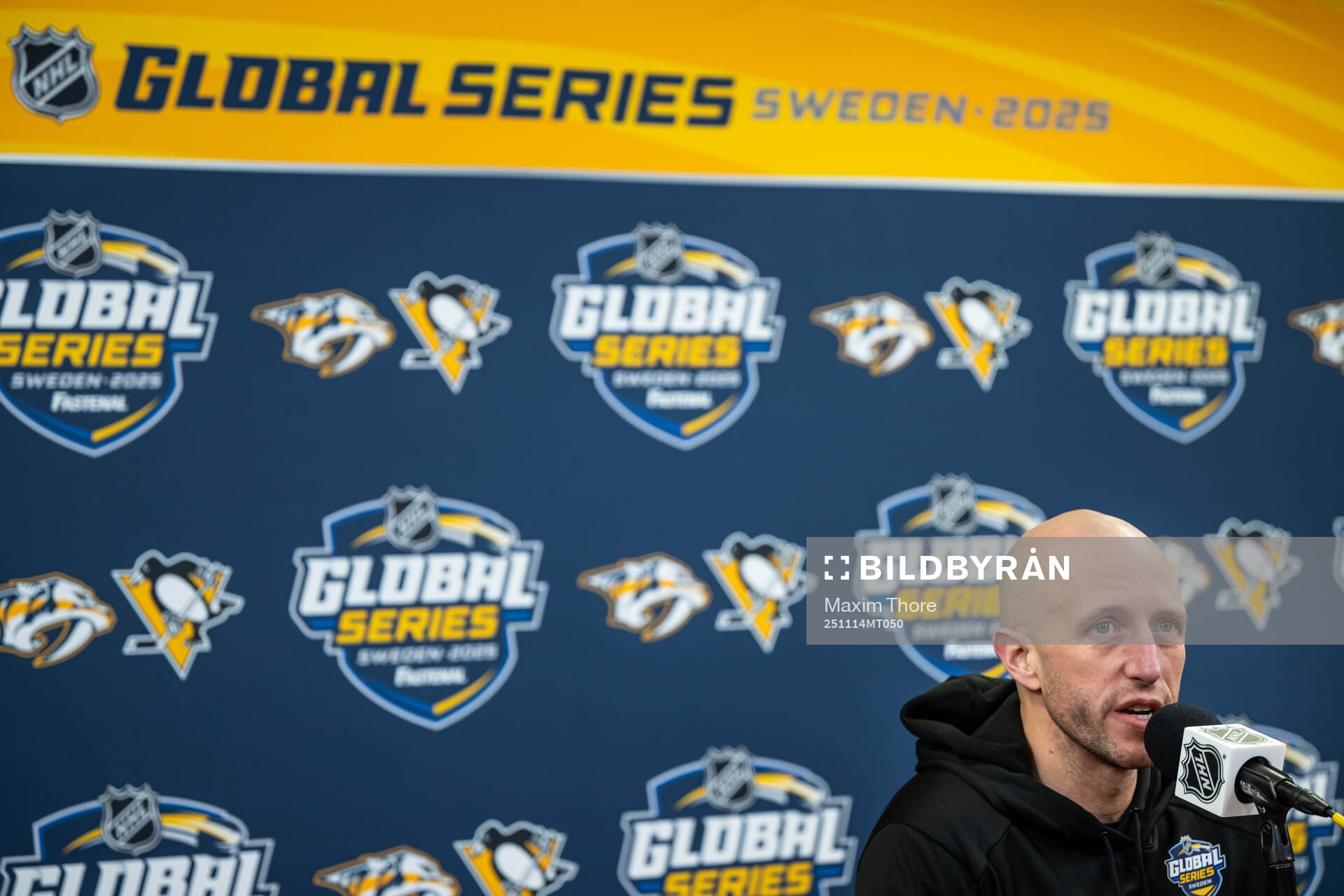 Head coach Dan Muse at a press conference