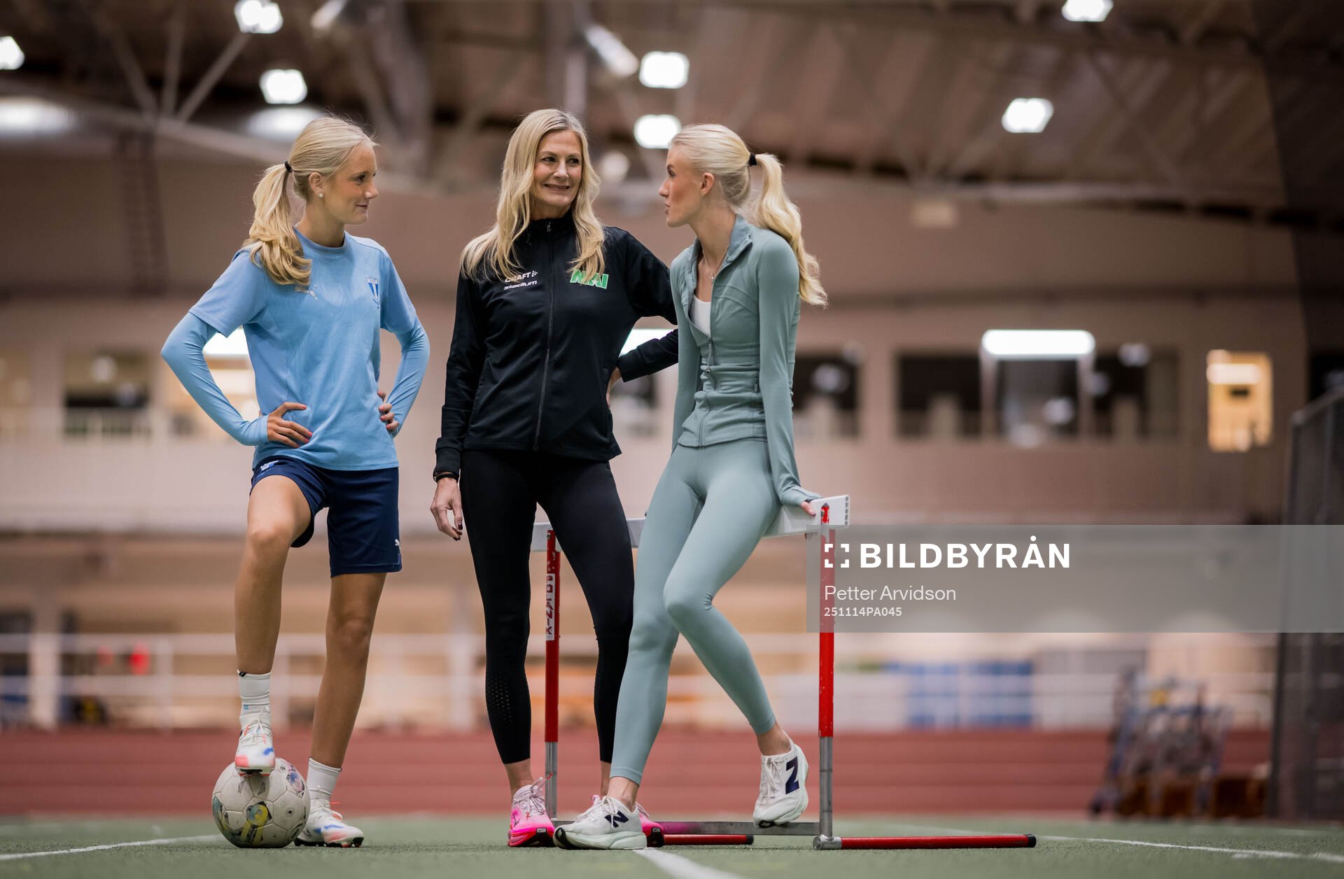 Fotbollsspelande Agnes Elm, mamma Linda Elm och