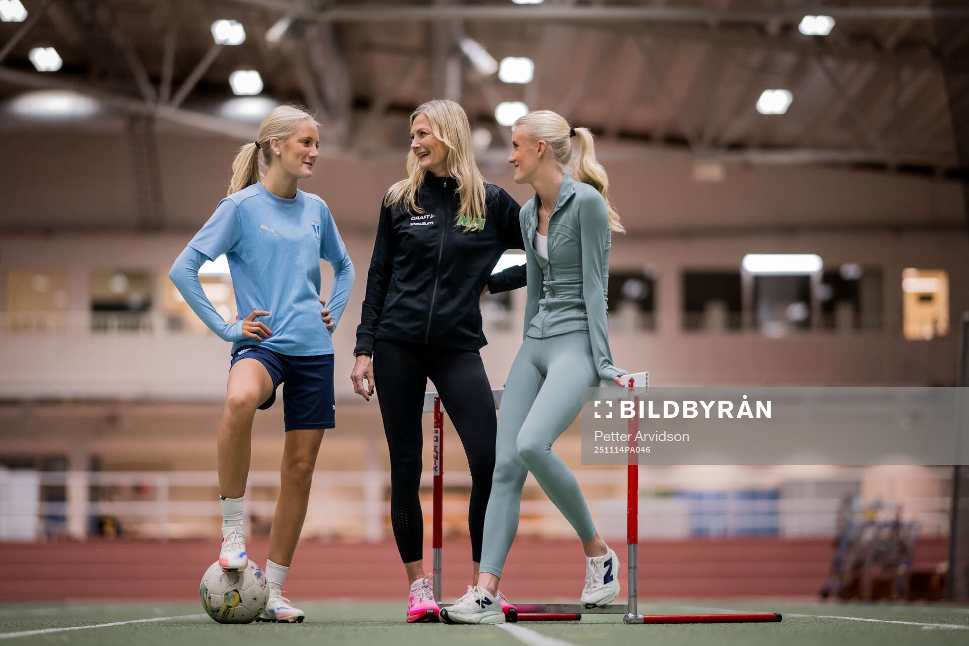 Fotbollsspelande Agnes Elm, mamma Linda Elm och