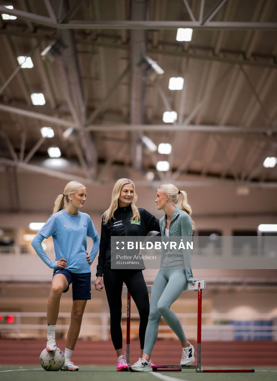 Fotbollsspelande Agnes Elm, mamma Linda Elm och