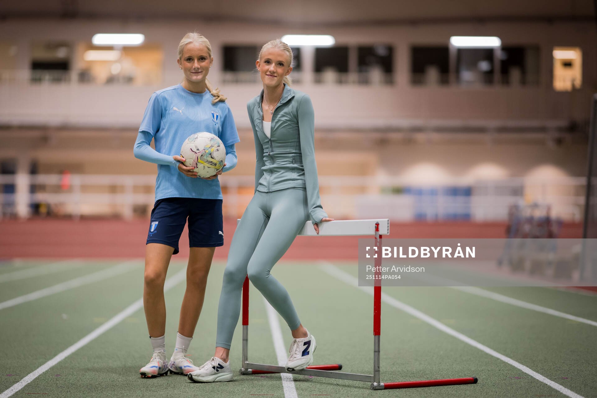 Systrarna fotbollsspelande Agnes Elm och friidrottande Ebba