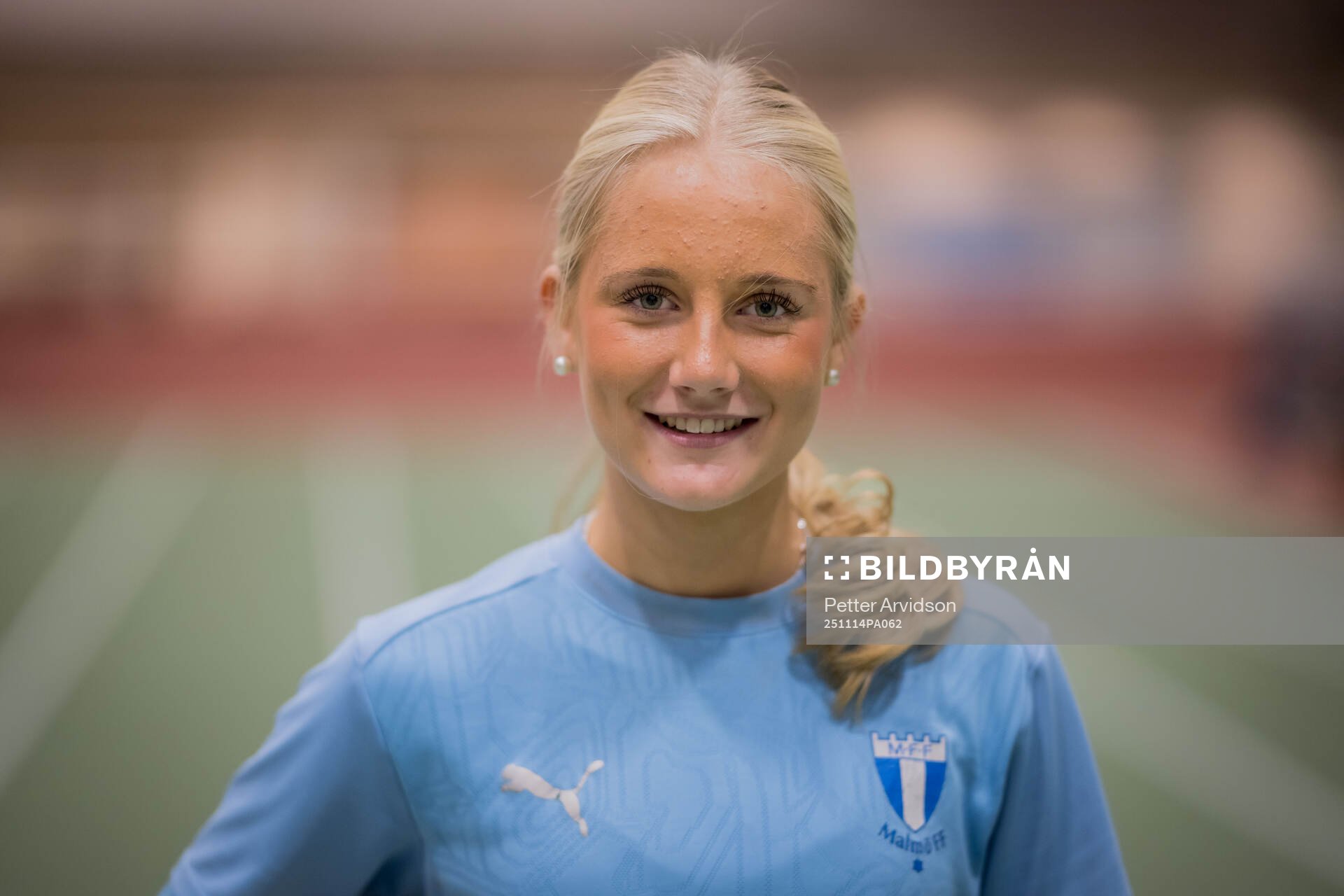 Fotbollsspelande Agnes Elm