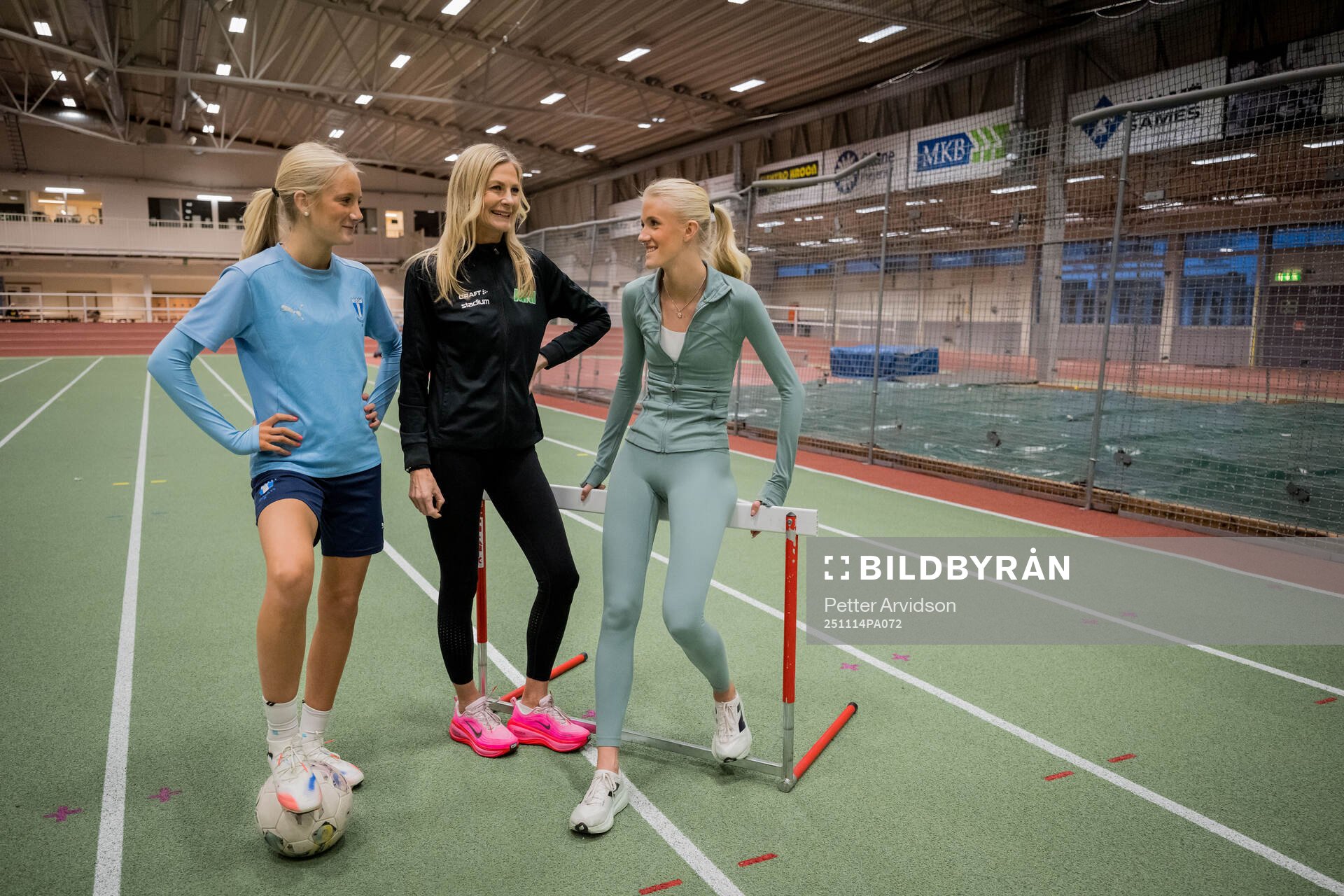 Fotbollsspelande Agnes Elm, mamma Linda Elm och