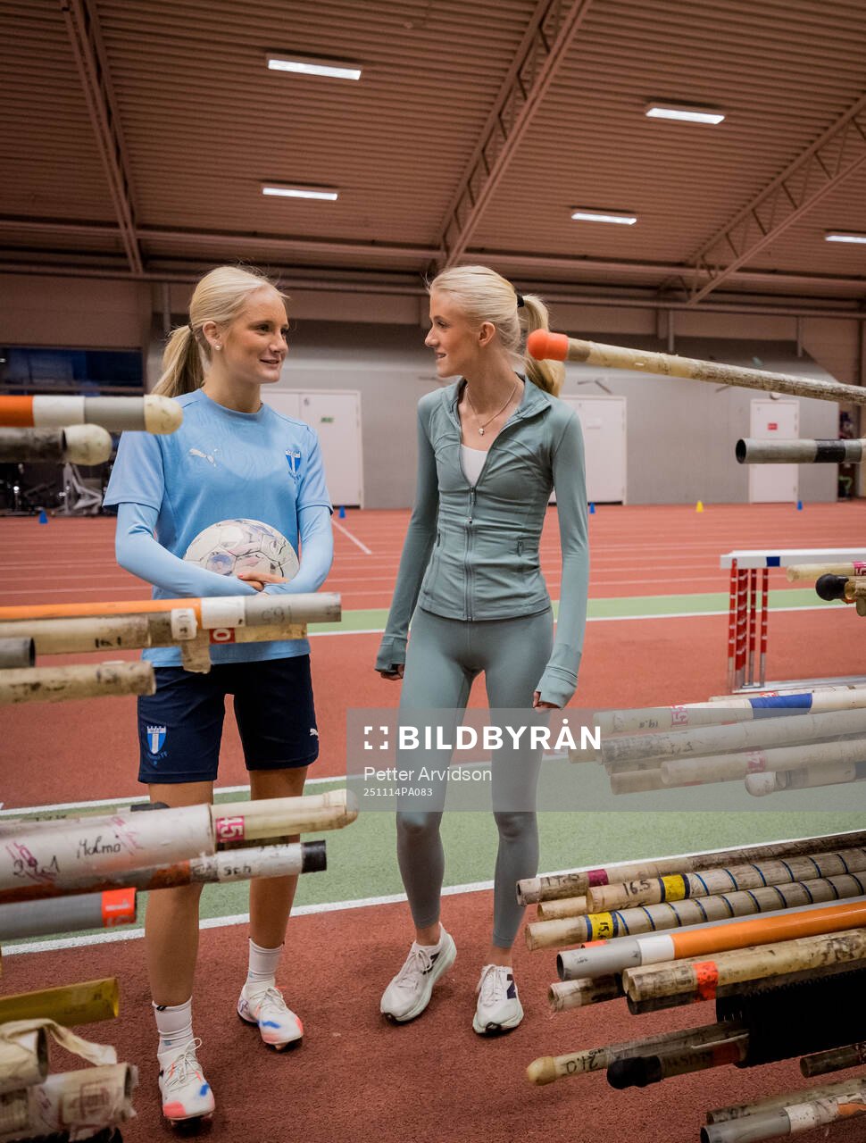 Systrarna fotbollsspelande Agnes Elm och friidrottande Ebba
