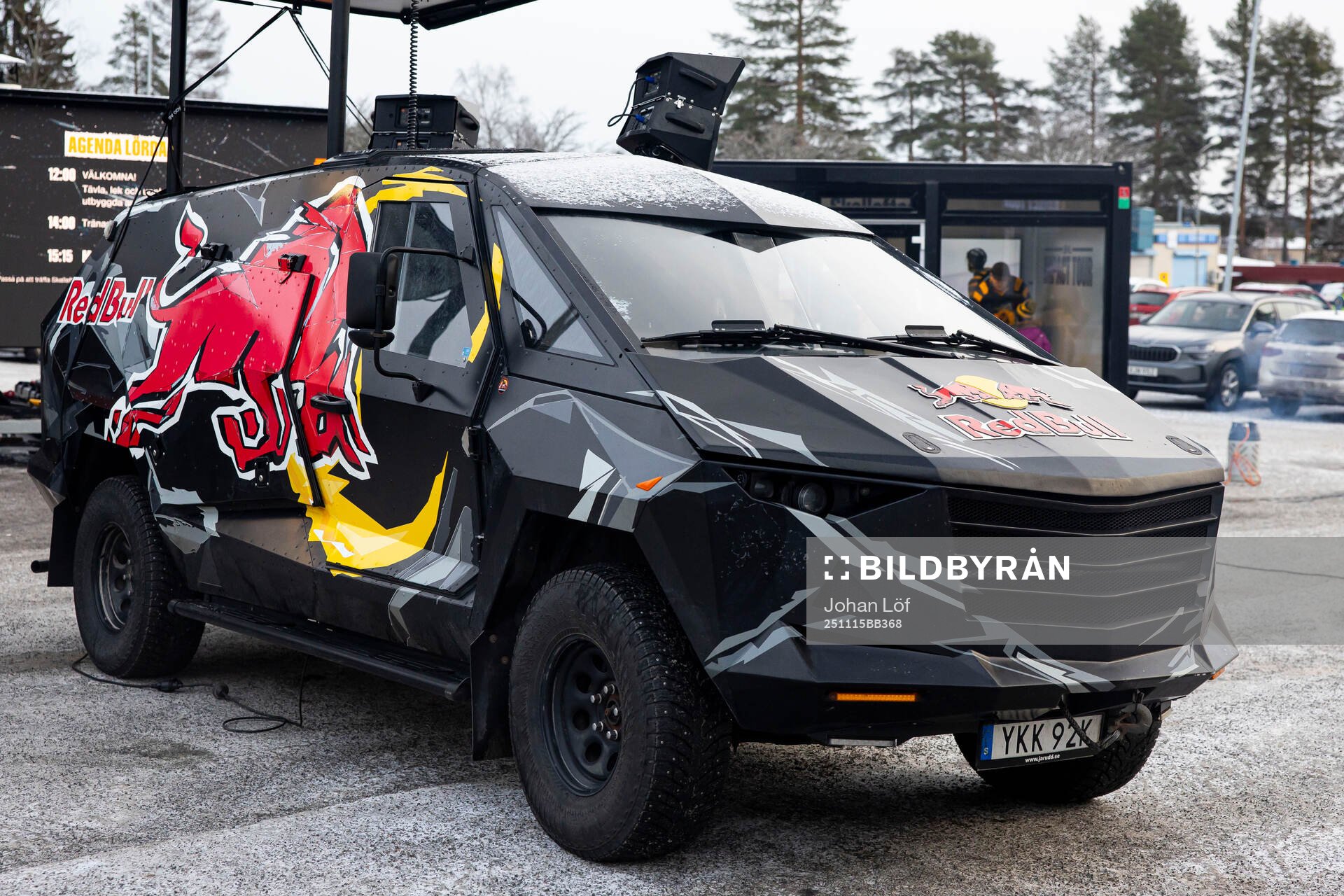Redbull-bil utanför Skellefteå Kraft Arena