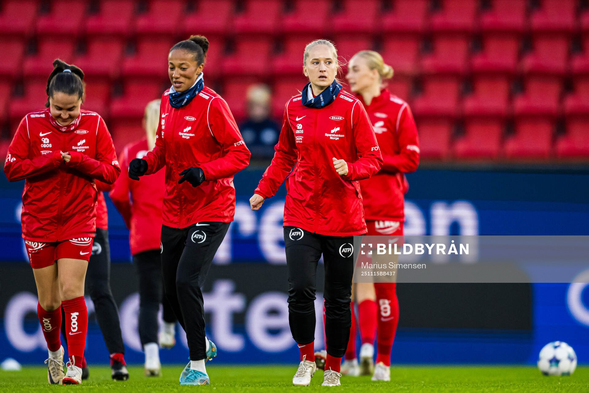 Amalie Vevle Eikeland of Brann warms up