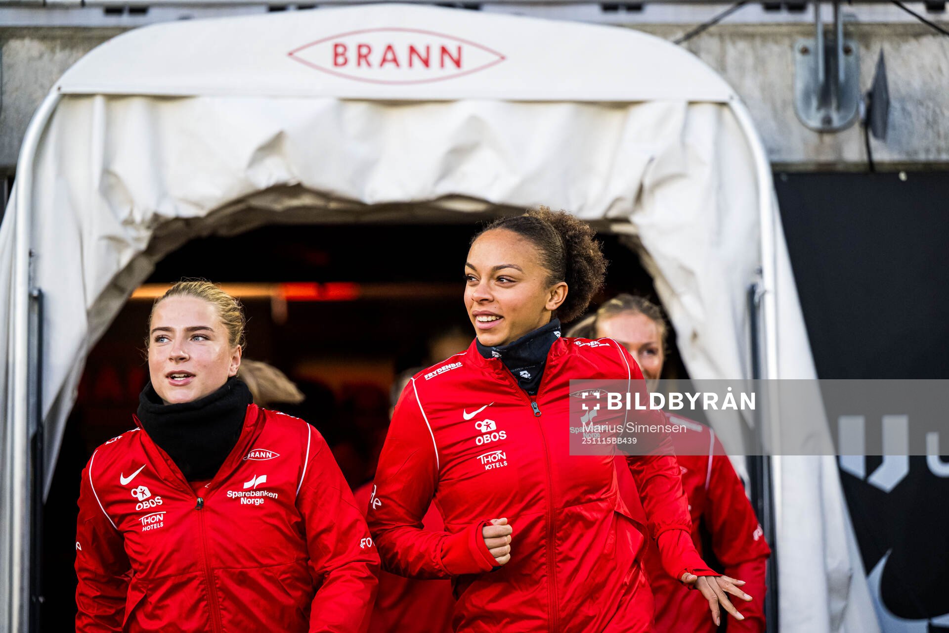 Monica Isaksen and Josefine Birkelund of Brann warms up