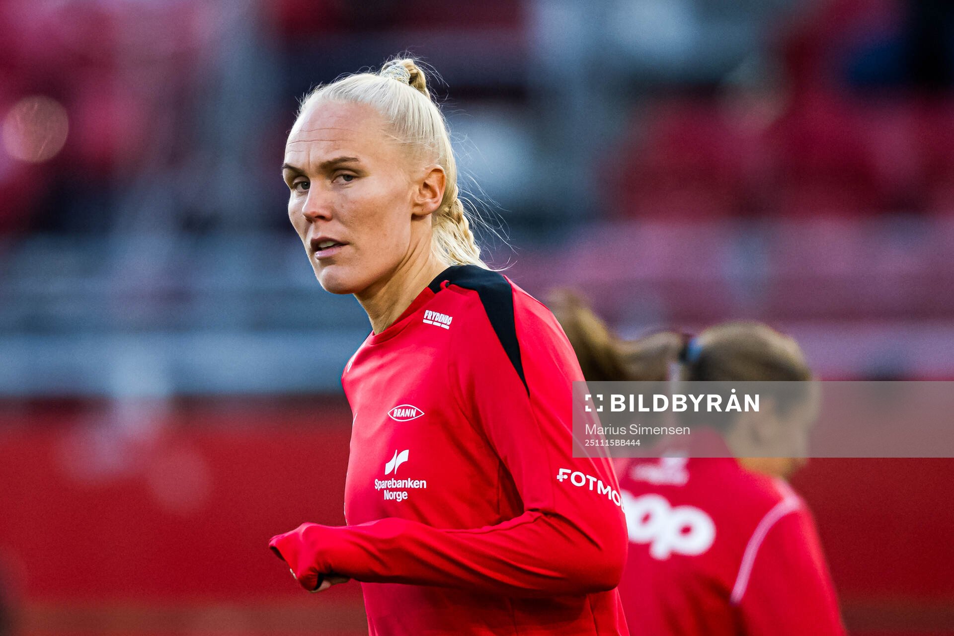 Maria Thorisdottir of Brann warms up