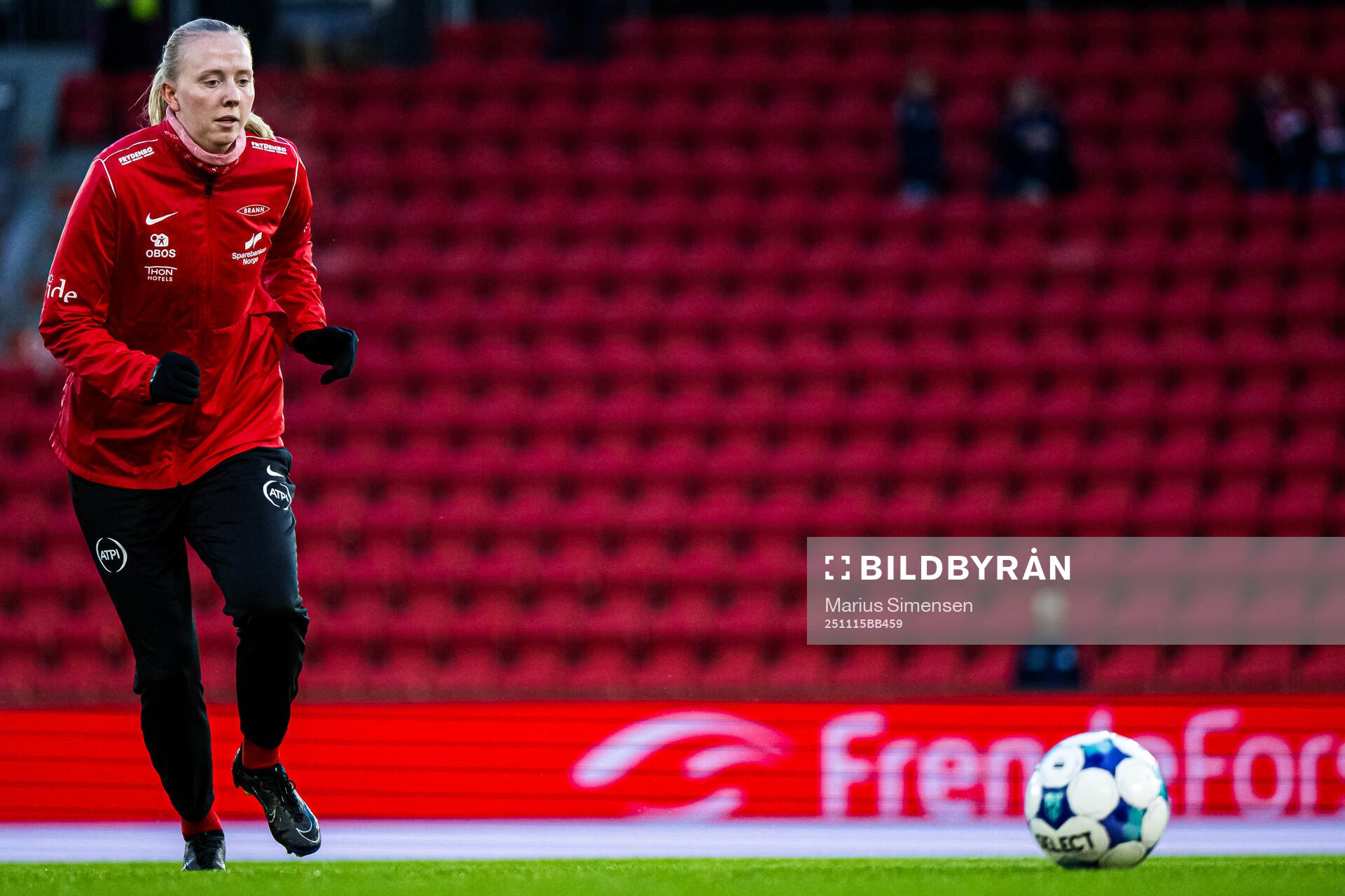 Tomine Svendheim of Brann warms up