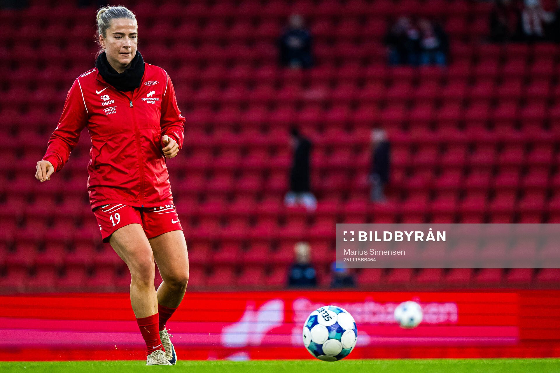 Monica Isaksen of Brann warms up