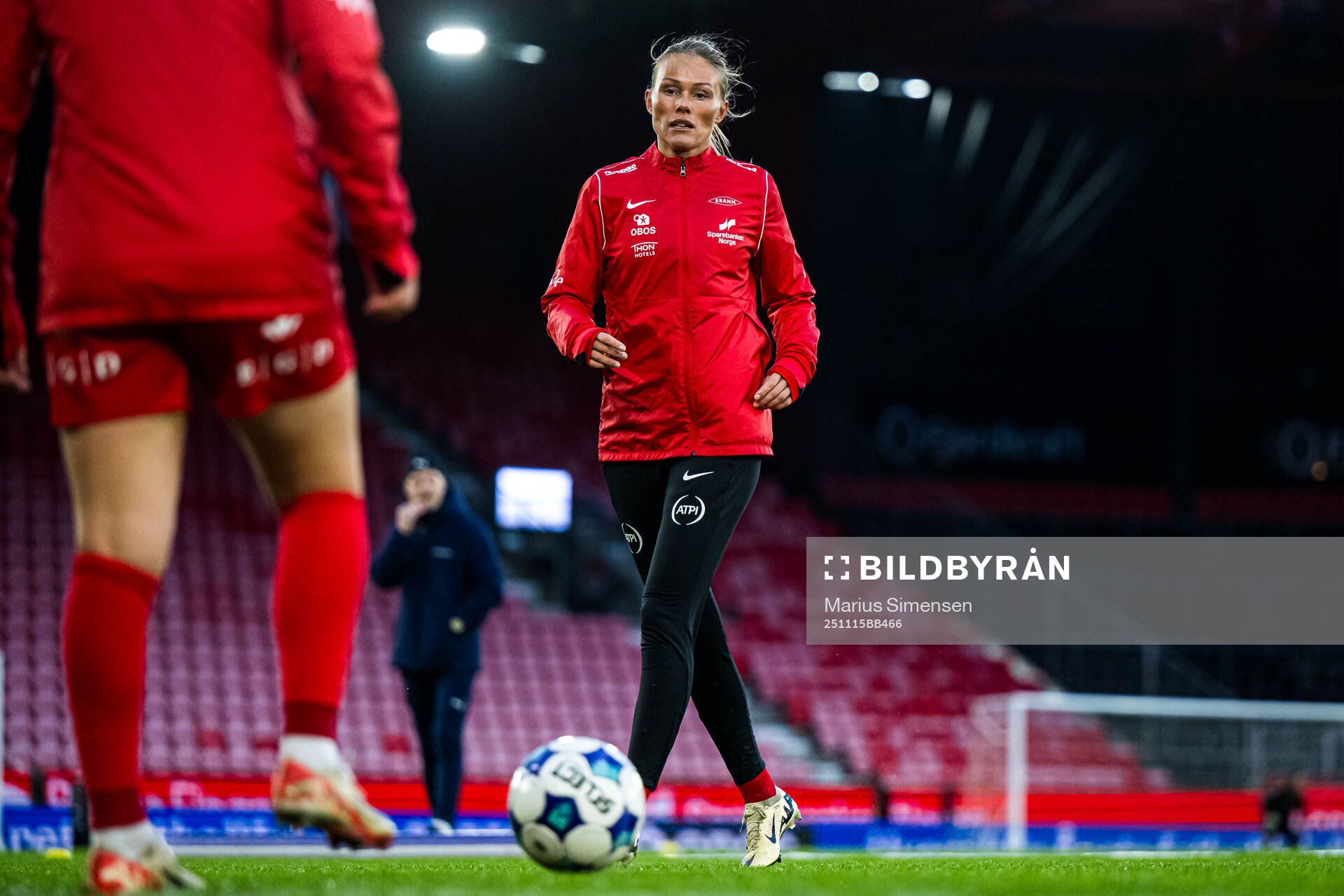 Ingrid Stenevik of Brann warms up