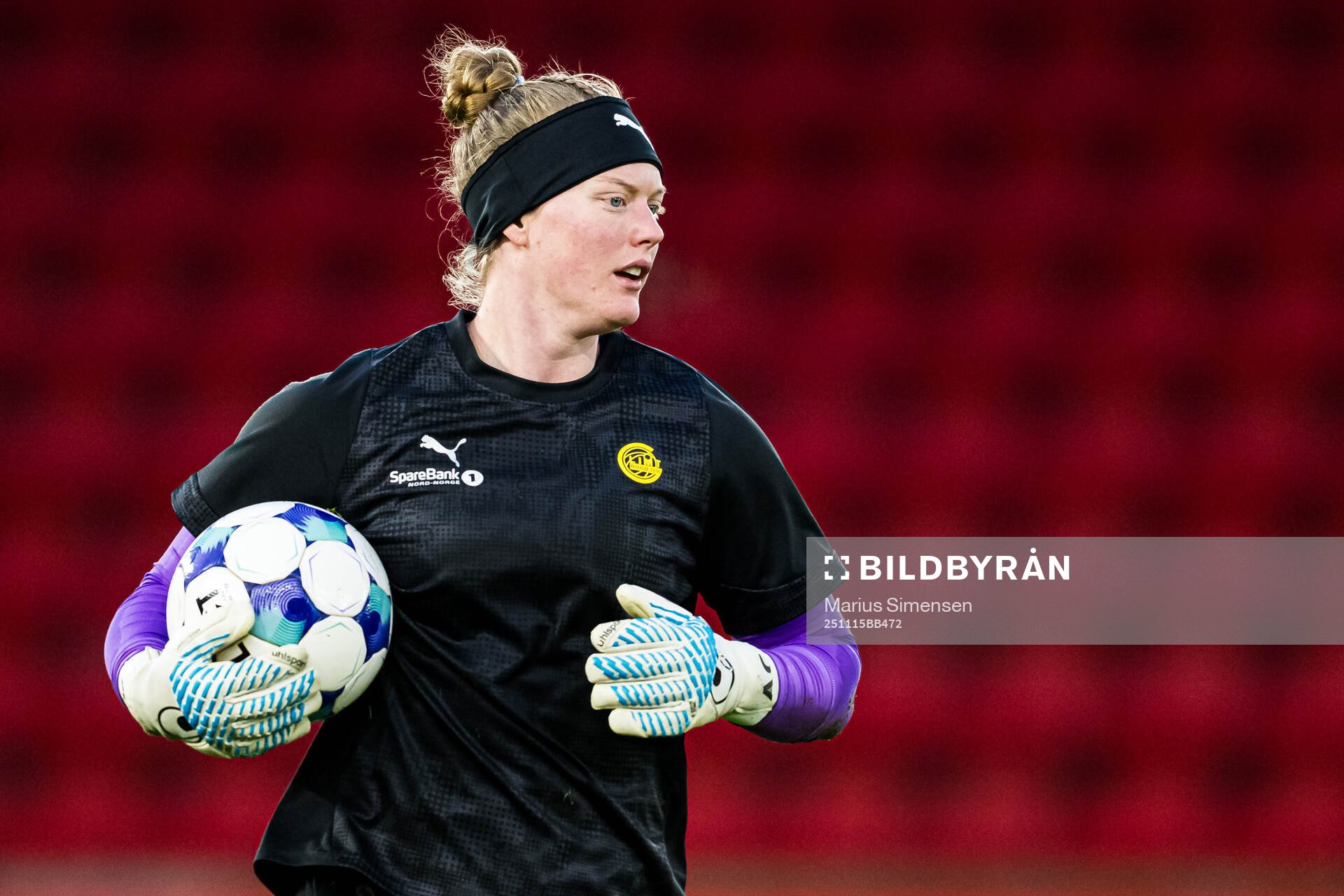 Goalkeeper Aubrei Elizabeth Corder of Bodø/Glimt warms up
