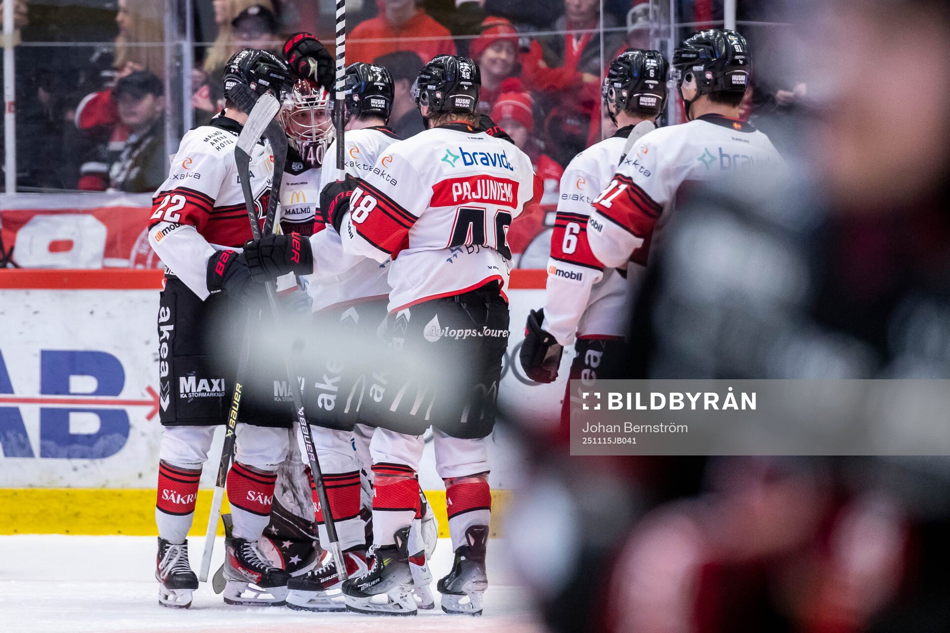 Jubel hos Malmö Redhawks målvakt Oskar Blomgren