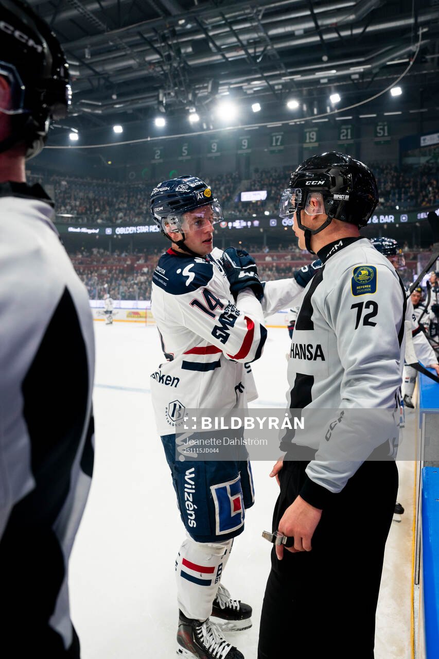 Linköpings Loke Krantz  och Linjedomare William Henriksson
