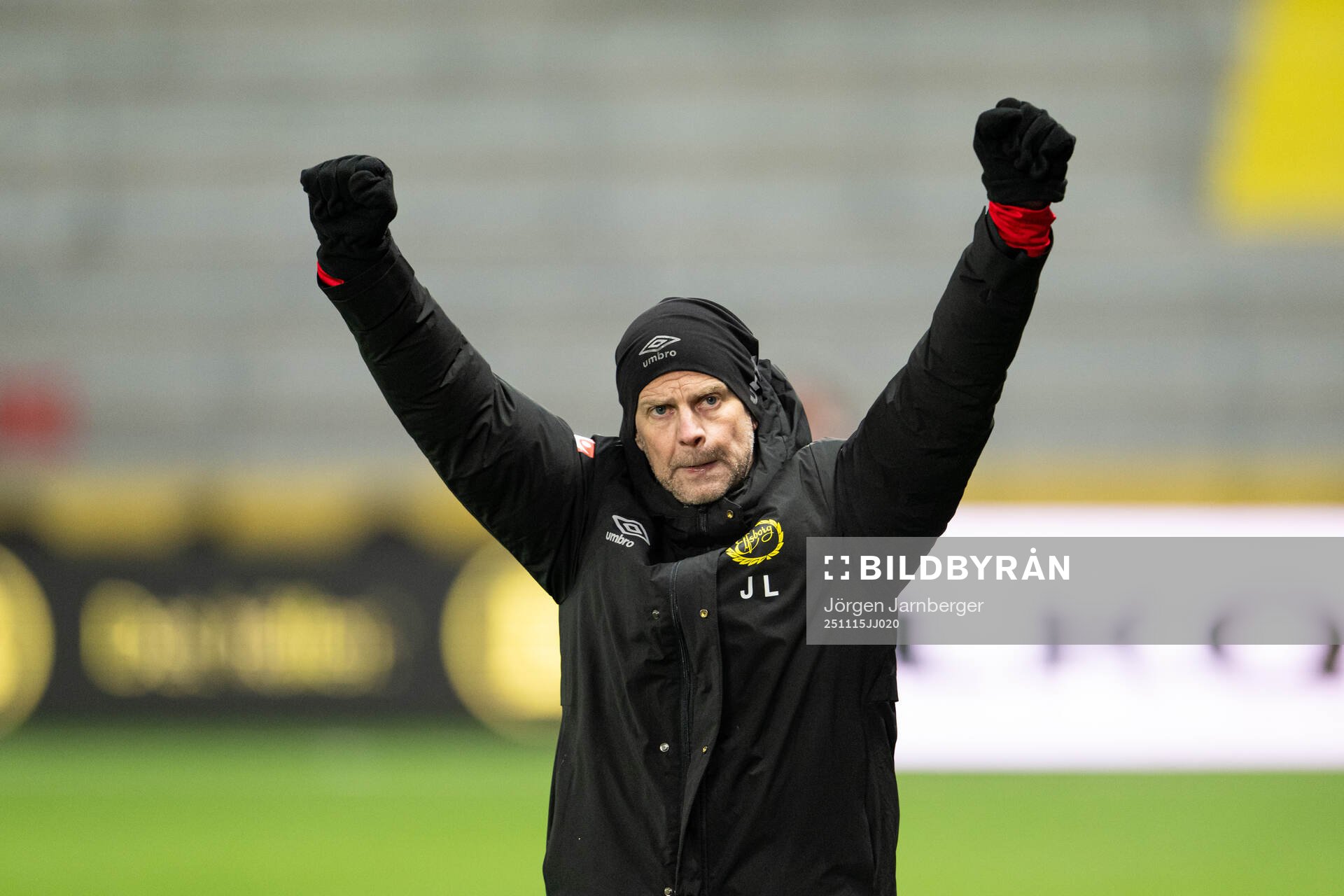 Elfsborgs assisterande tränare Johan Lundwall jublar