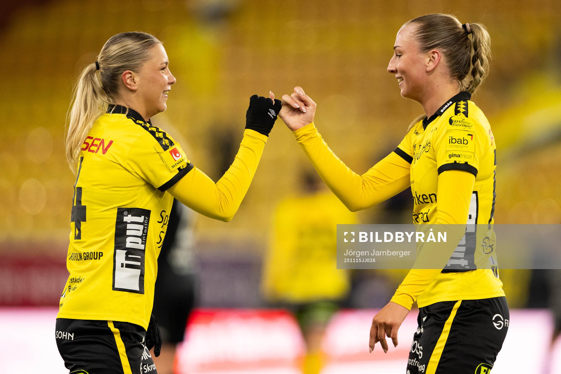 Elfsborgs Alice Broman och Stina Jensen jublar