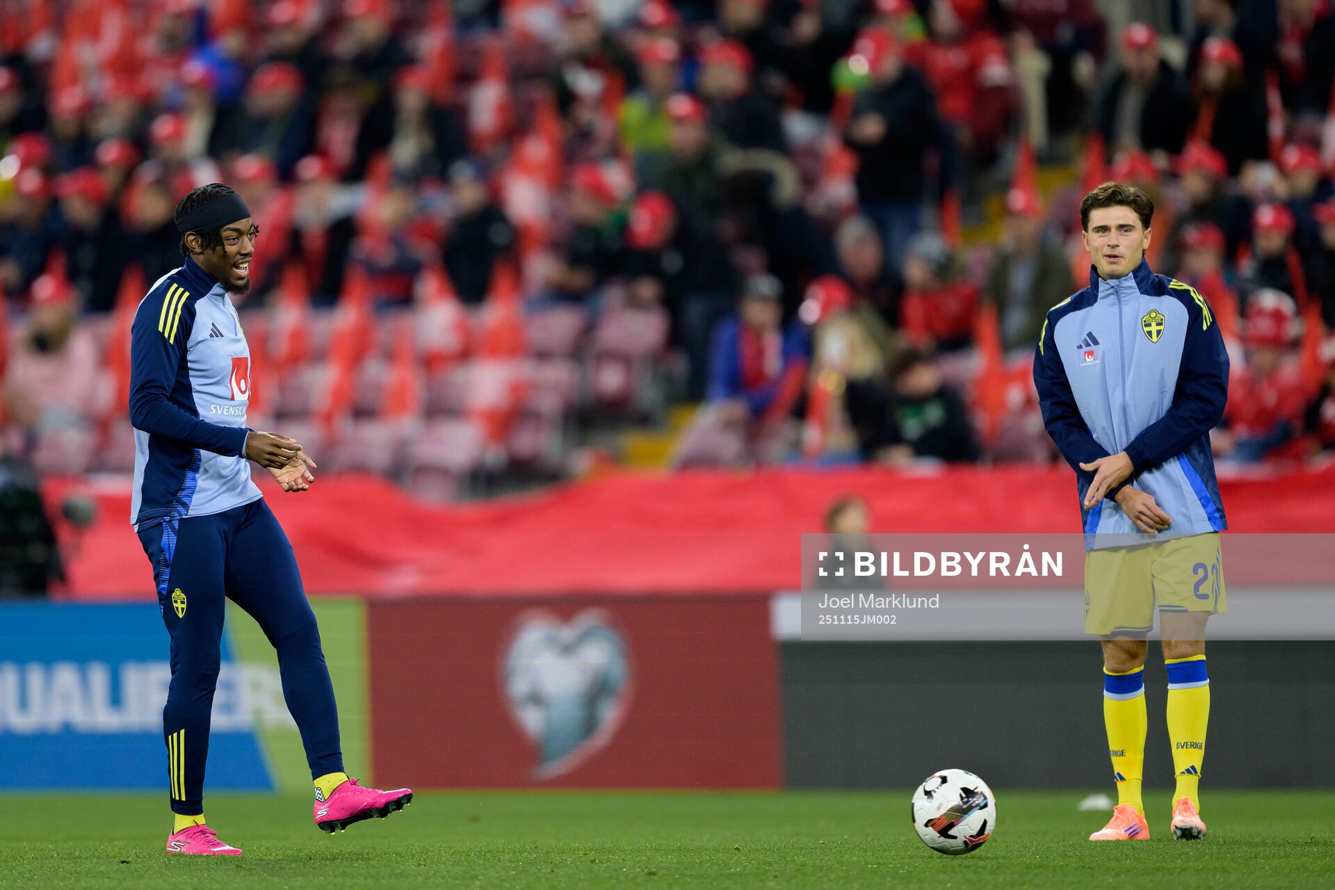 Anthony Elanga and Besfort Zeneli of Sweden