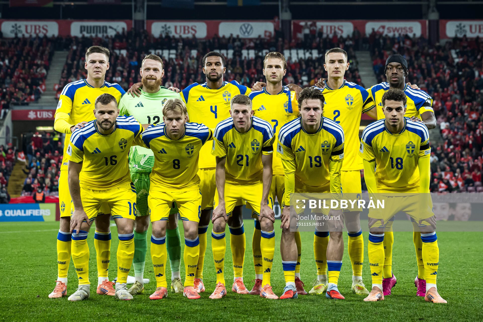 The starting eleven of Sweden pose for a team photo