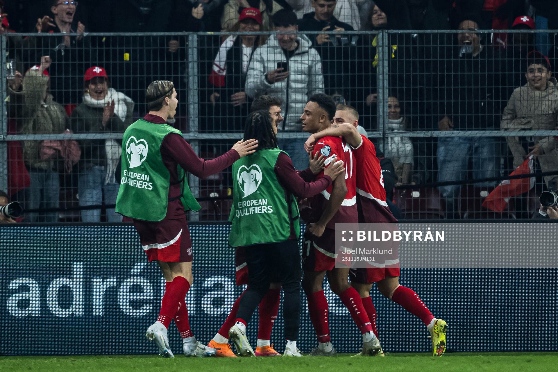 Dan Ndoye of Switzerland celebrate the 3-1 goal