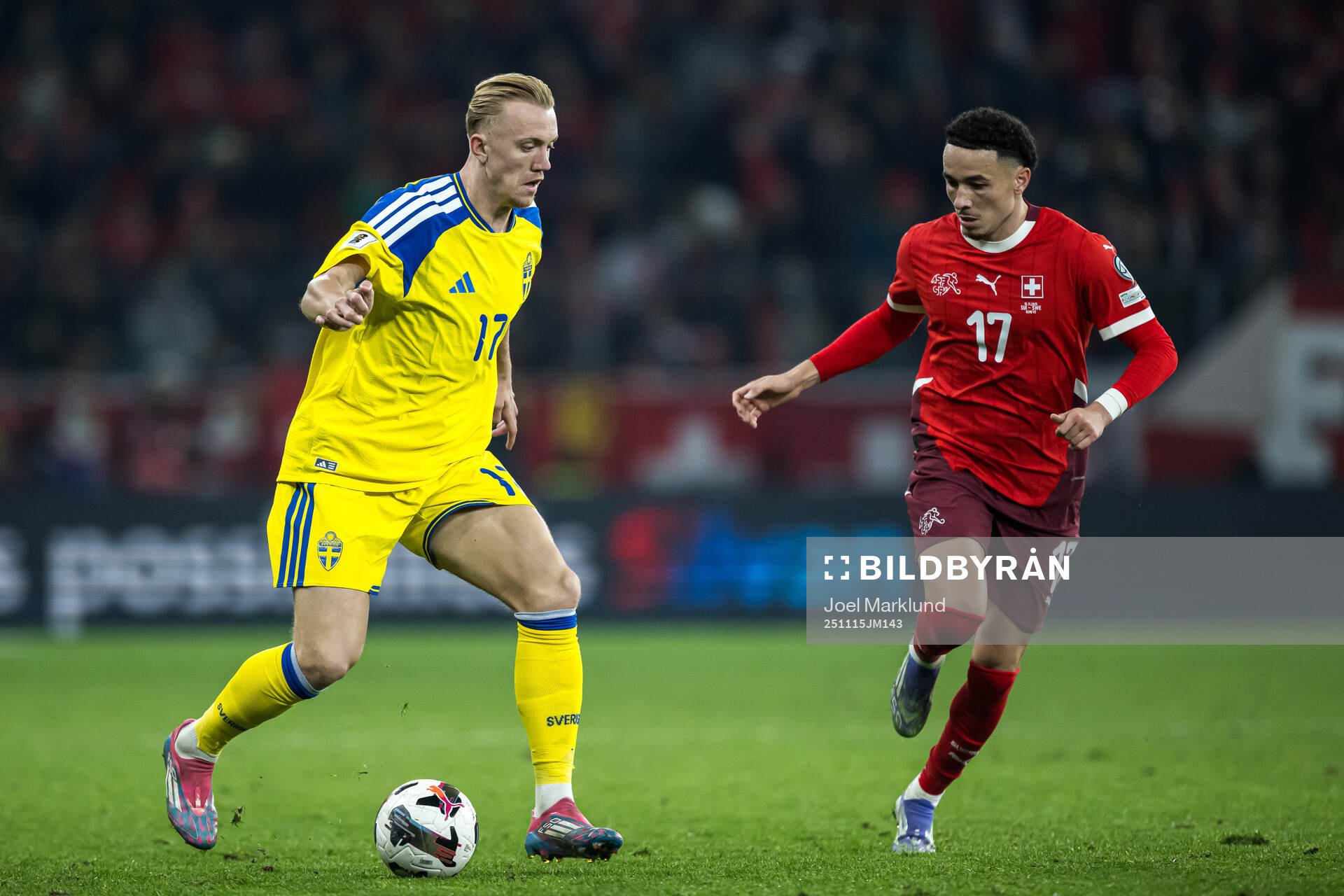 Isac Lidberg of Sweden and Ruben Vargas of Switzerland