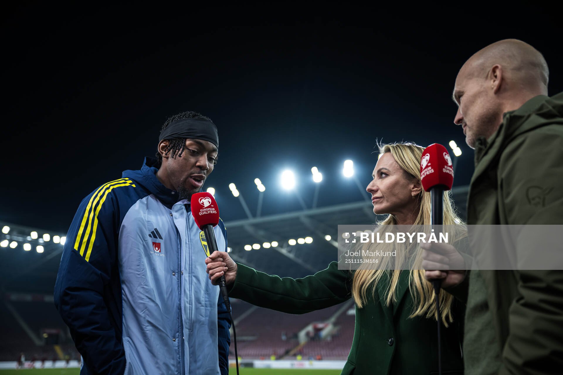 Anthony Elanga of Sweden with Frida Nordstand and Fredrik
