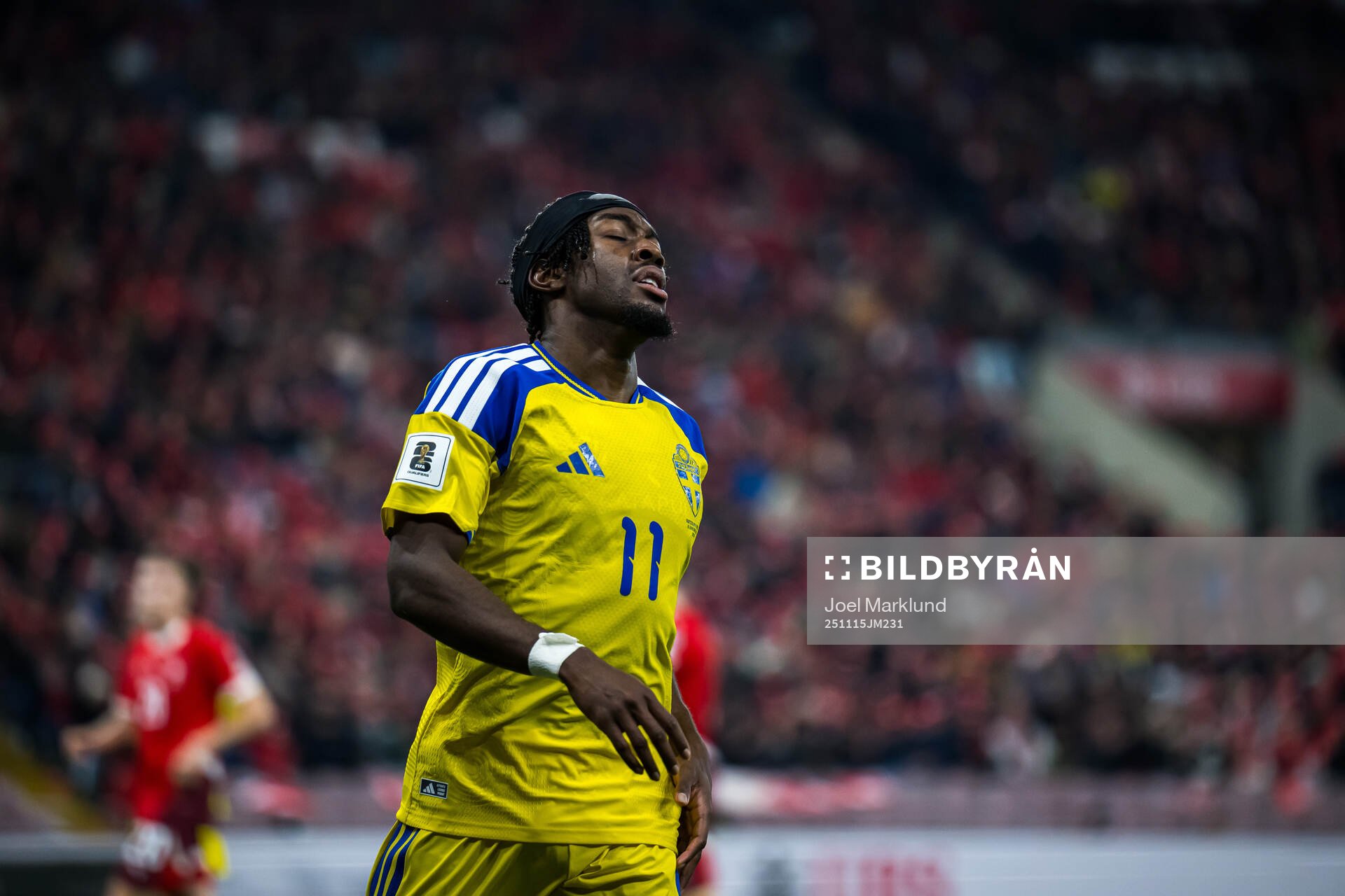 Anthony Elanga of Sweden looks dejected