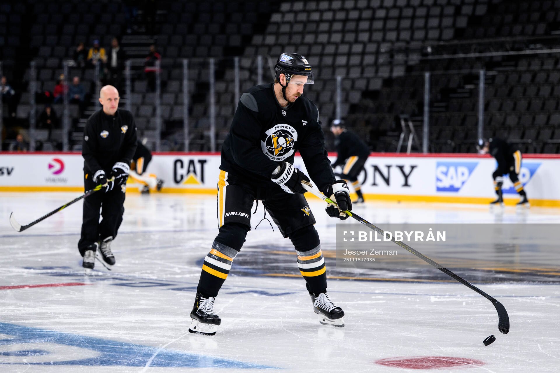Kevin Hayes at a practice session with Pittsburgh Penguins