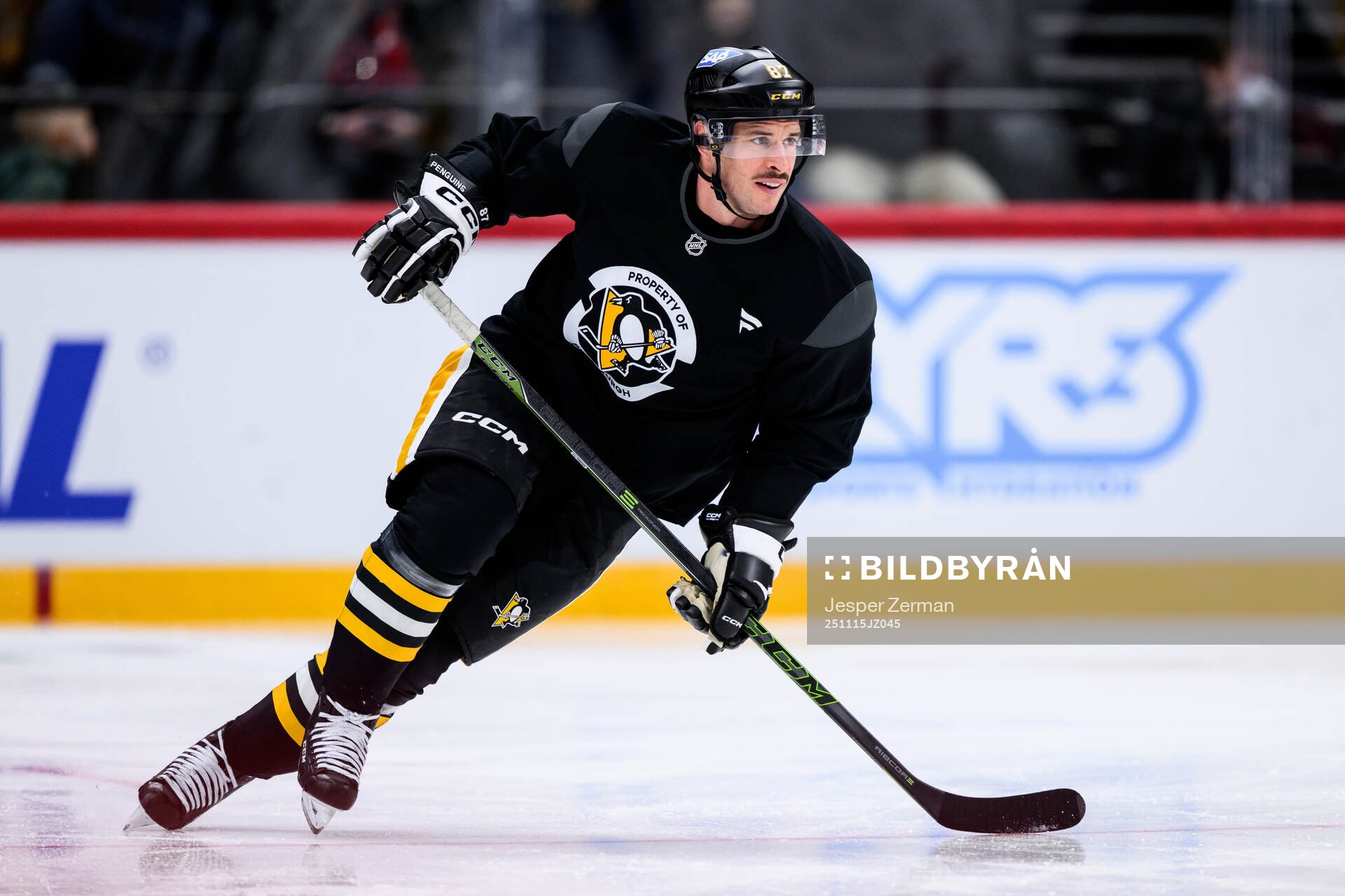 Sidney Crosby at a practice session with Pittsburgh Penguins