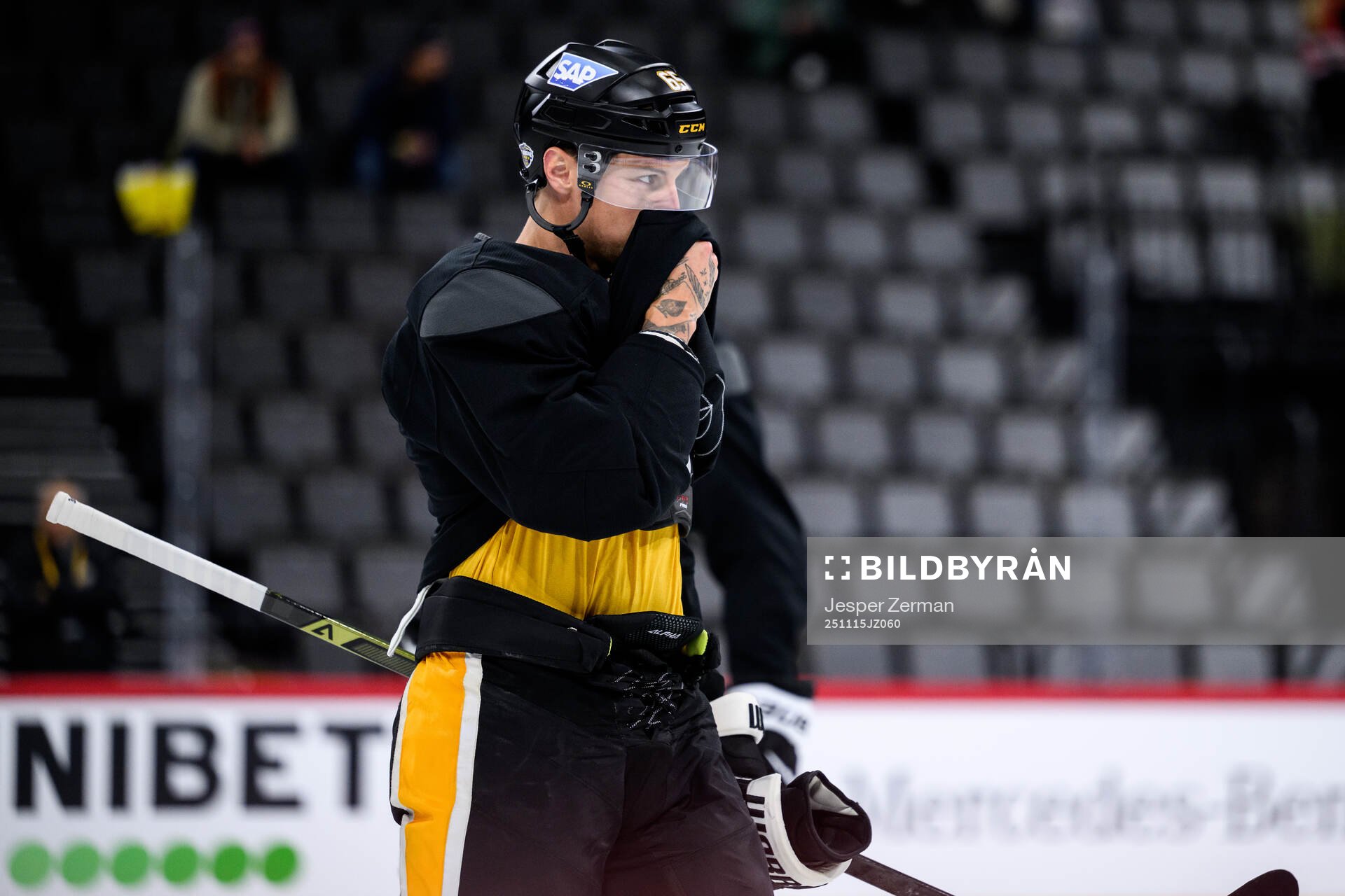 Erik Karlsson at a practice session with Pittsburgh Penguins