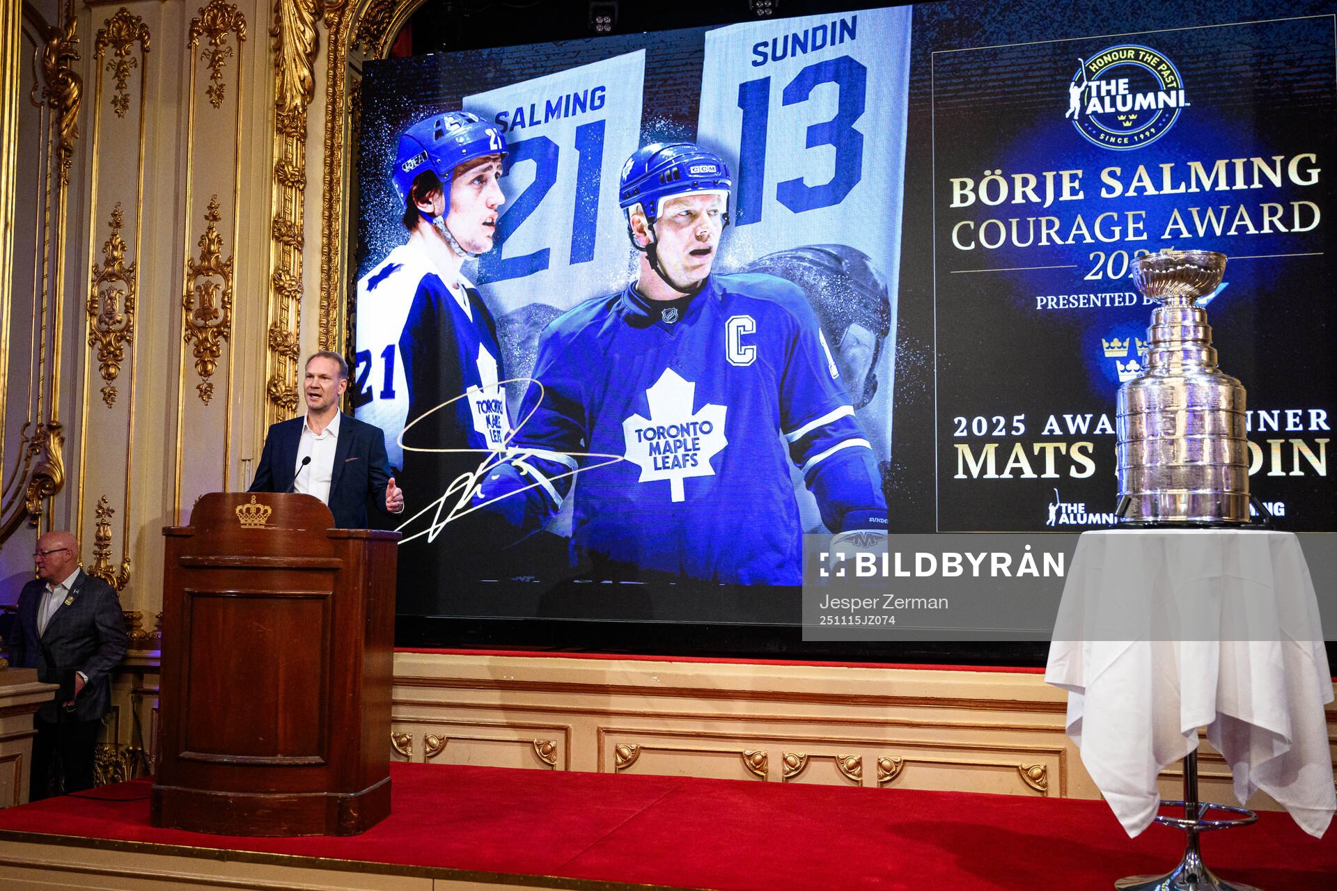 Nicklas Lidström when Mats Sundin has been awarded the