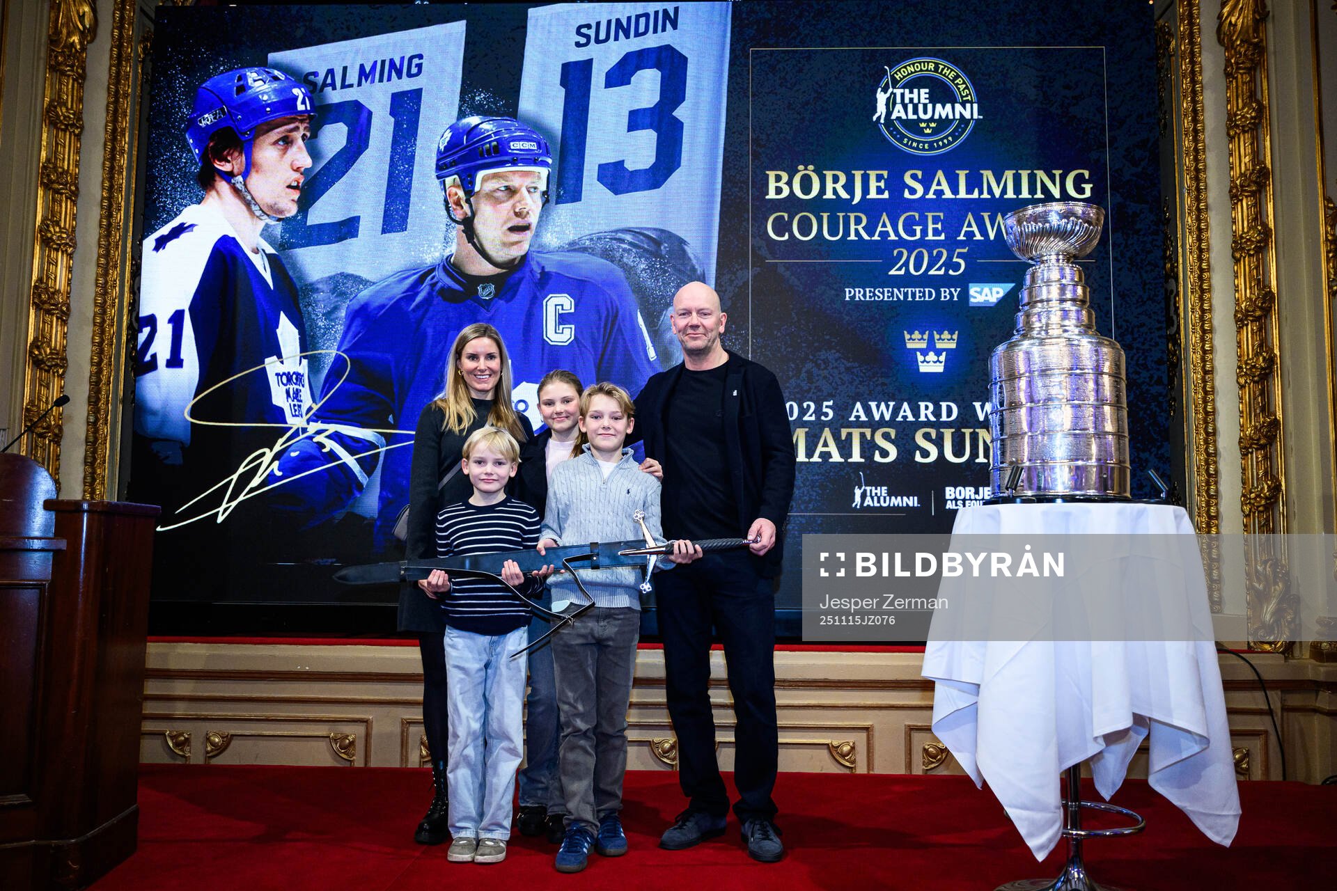 Mats Sundin with his wife Josephine and children Julian,