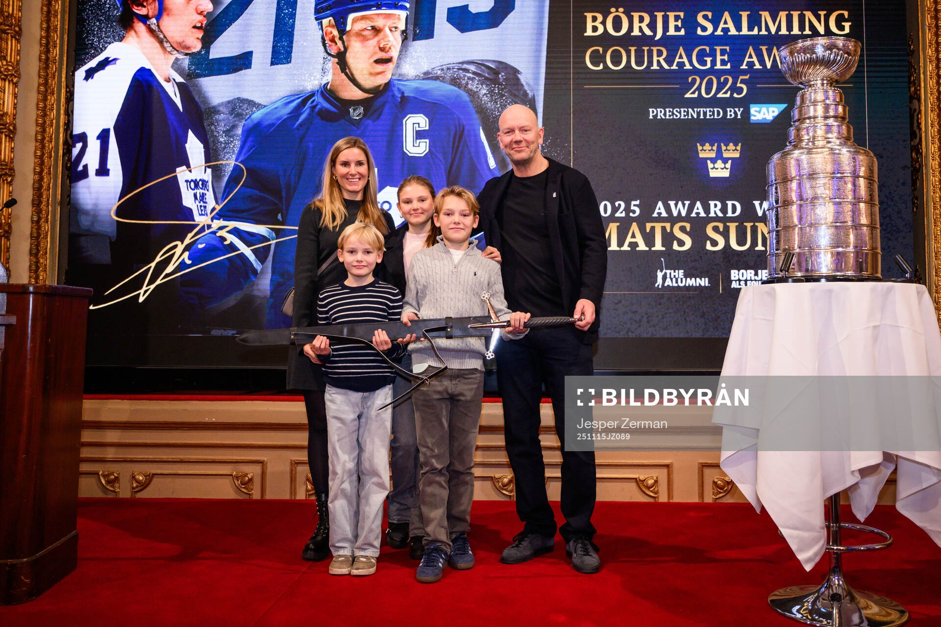 Mats Sundin with his wife Josephine and children Julian,