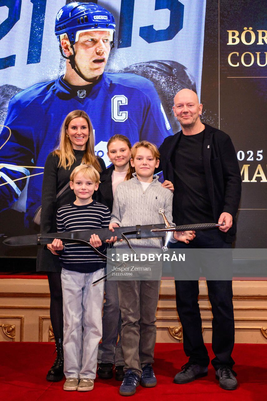 Mats Sundin with his wife Josephine and children Julian,