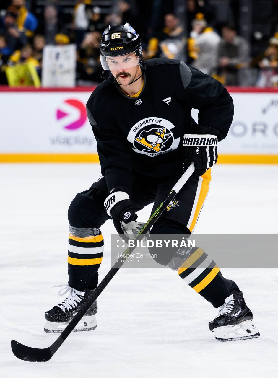 Erik Karlsson at a practice session with Pittsburgh Penguins