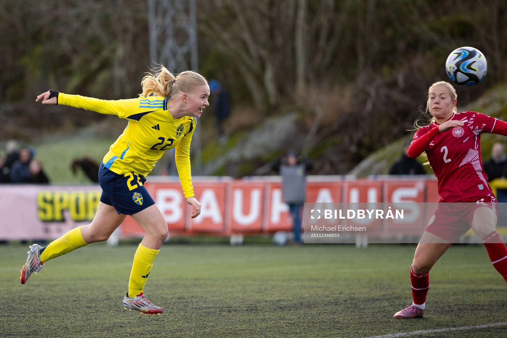 Sveriges Vera Norberg nickar in reduceringen till 1-3