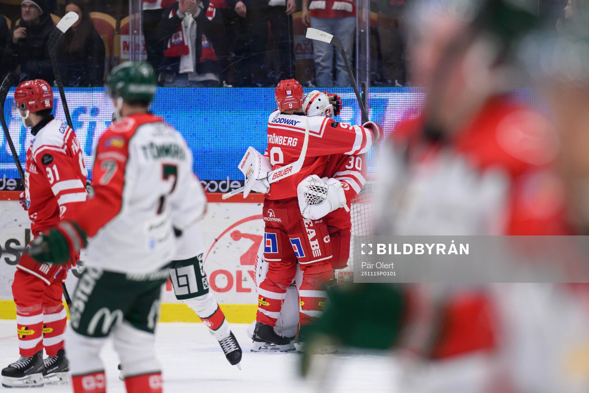Timrås målvakt Jacob Johansson och Didrik Strömberg