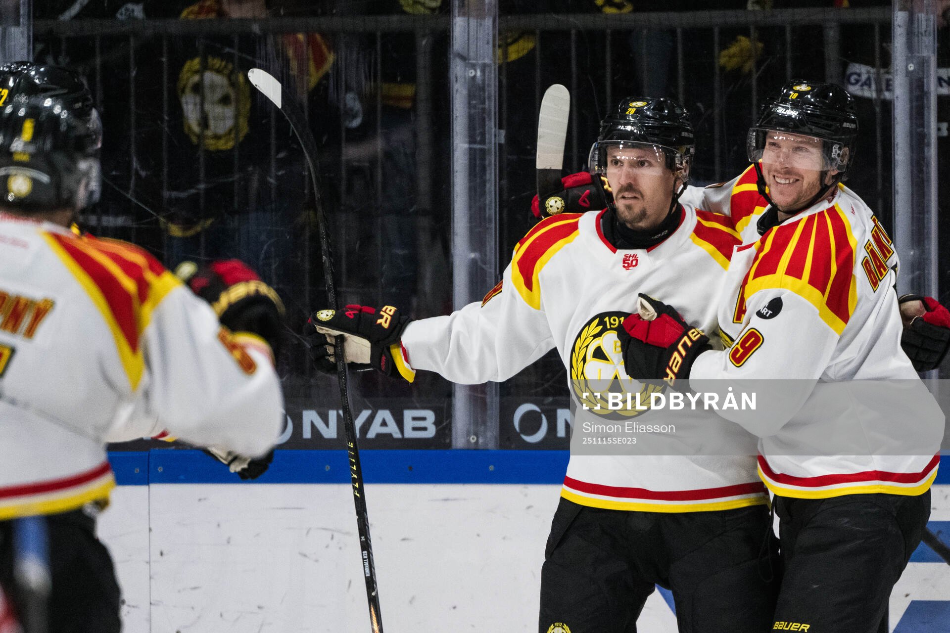 Brynäs Johannes Kinnvall och Nicklas Bäckström jublar