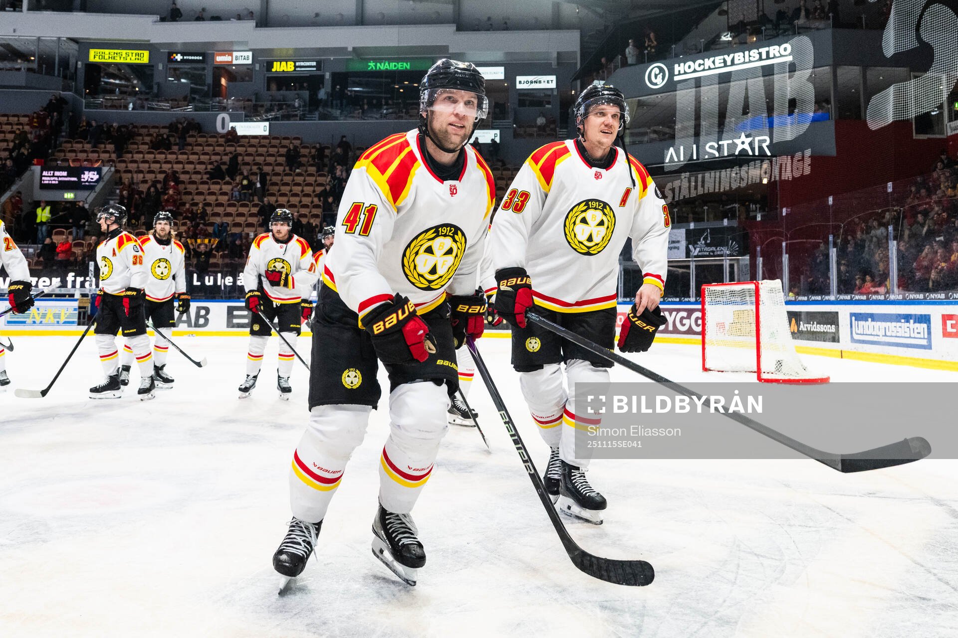 Brynäs Greg Scott och Jakob Silfverberg jublar