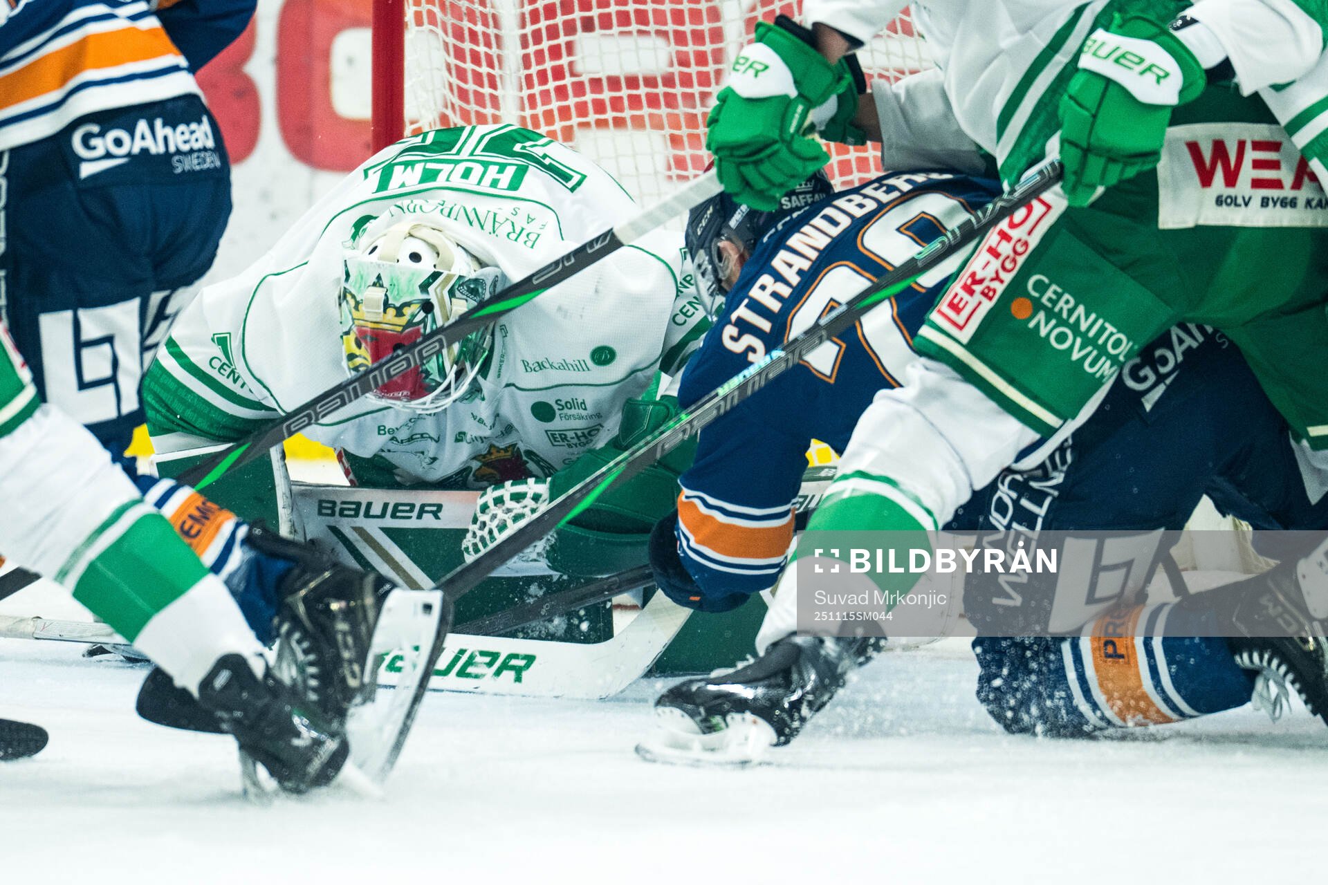 Rögles målvakt Arvid Holm och Växjös Sebastian