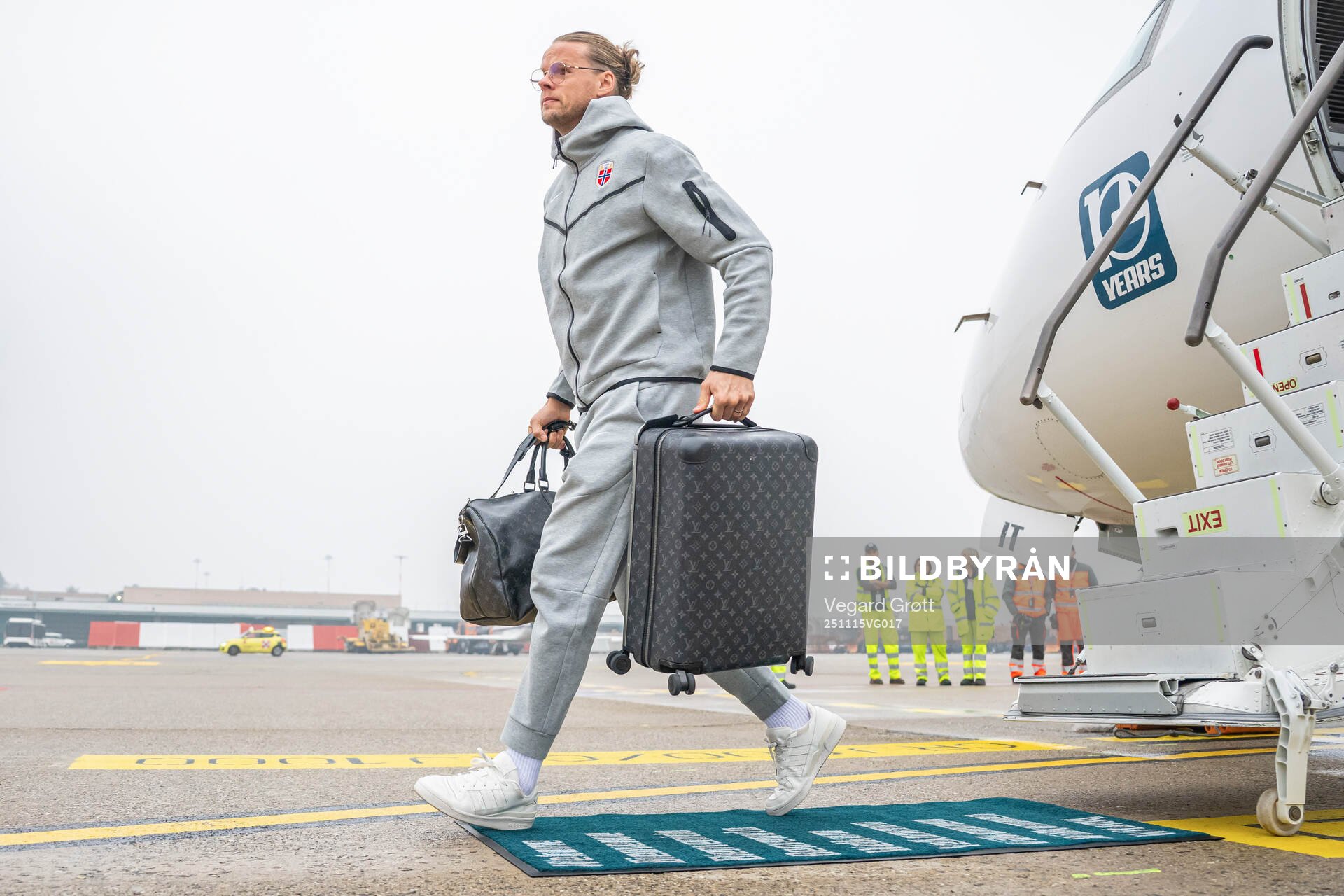 Goalkeeper Ørjan Håskjold Nyland arrives at Milano