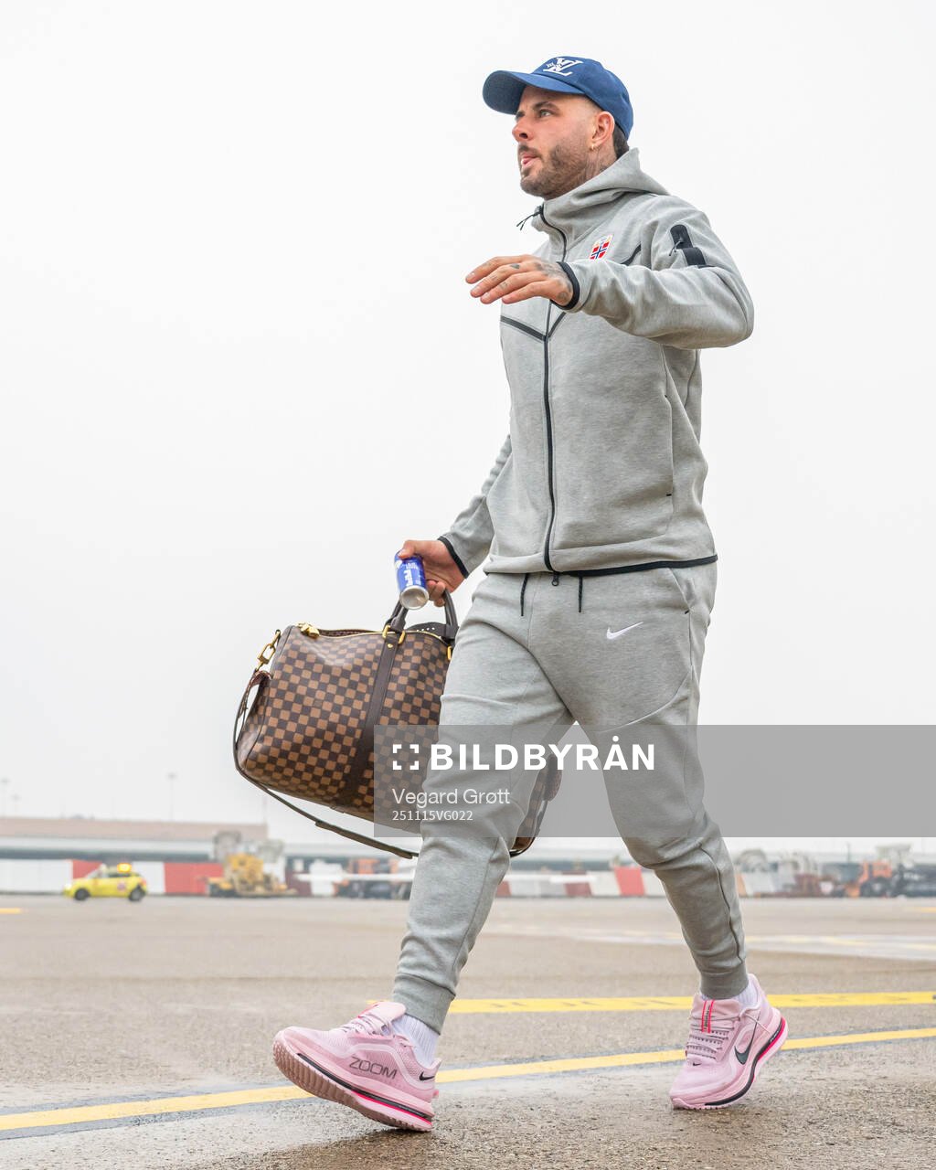 Aron Bizet Dønnum arrives at Milano Malpensa Airport
