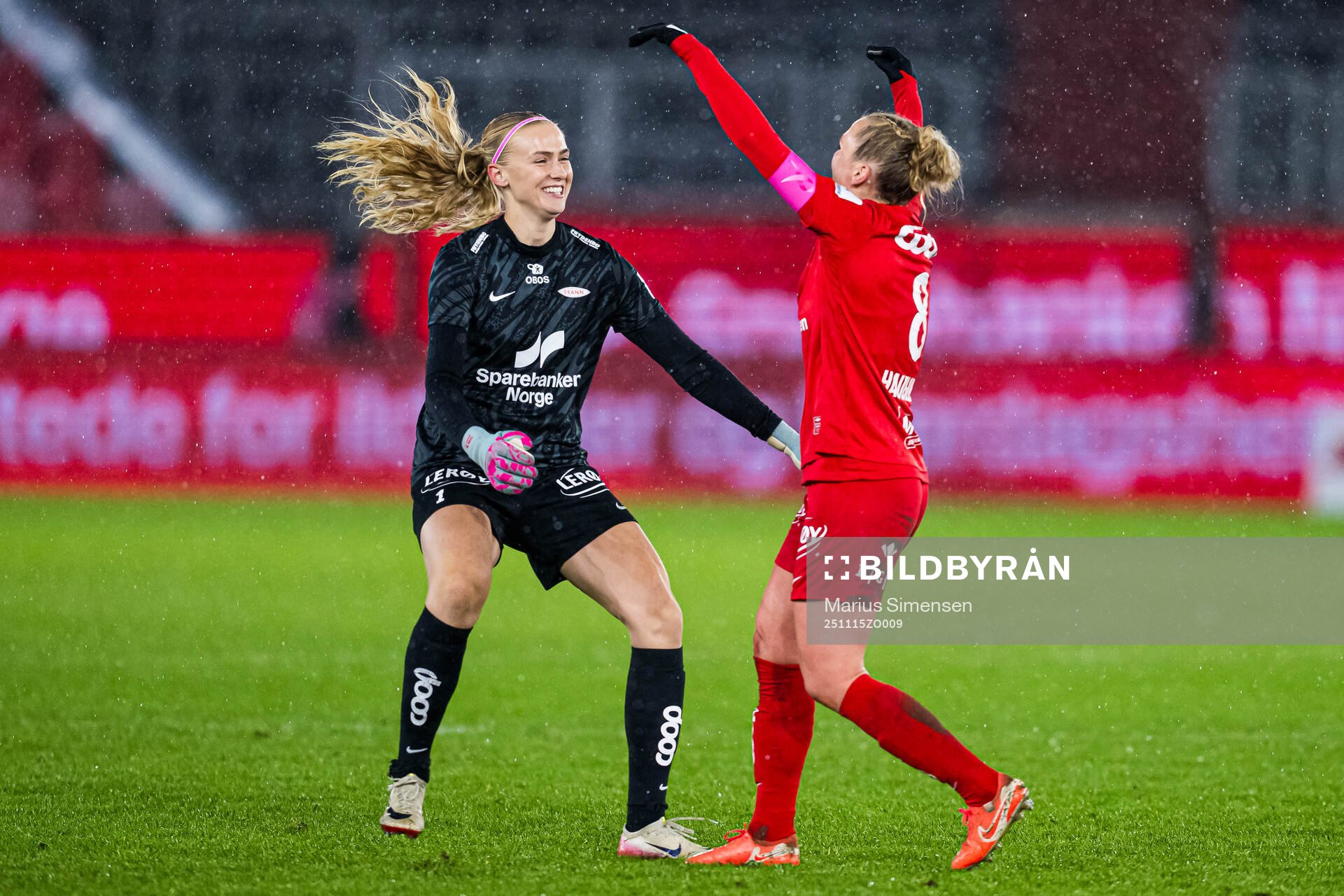 Selma Panengstuen and Karoline Haugland of Brann celebrates