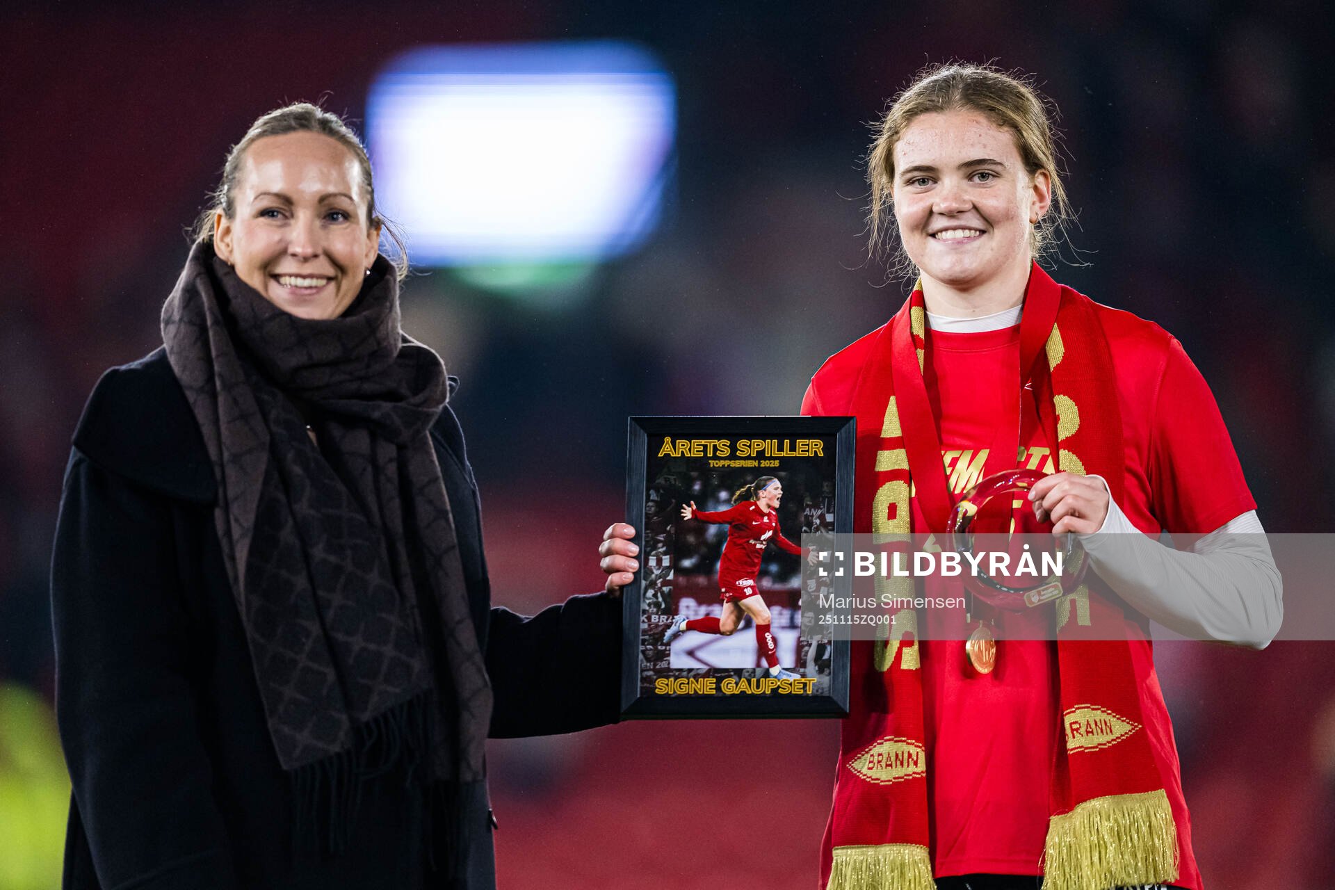 Signe Gaupset of Brann with player of the year award