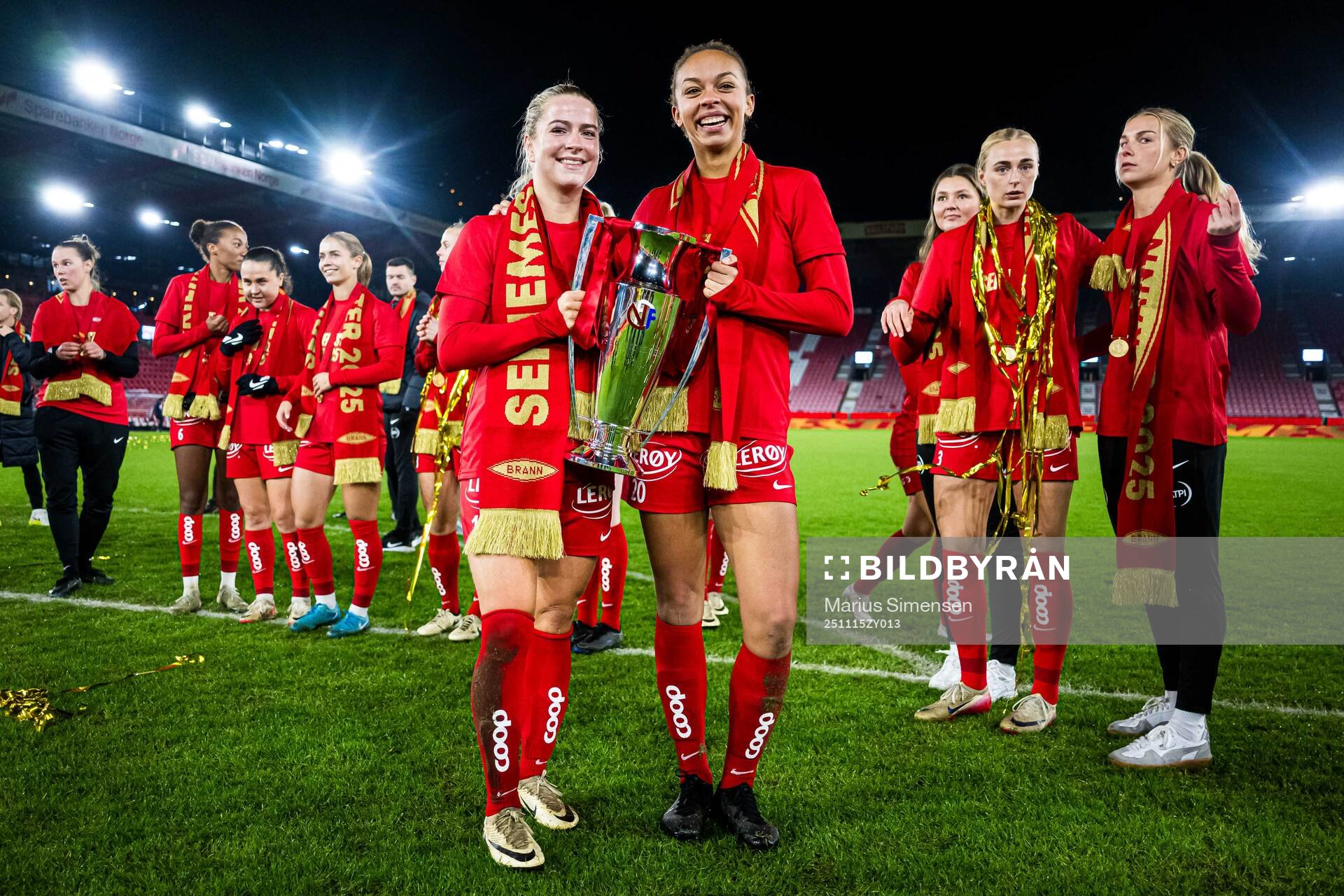 Monica Isaksen and Josefine Birkelund of Brann celebrates