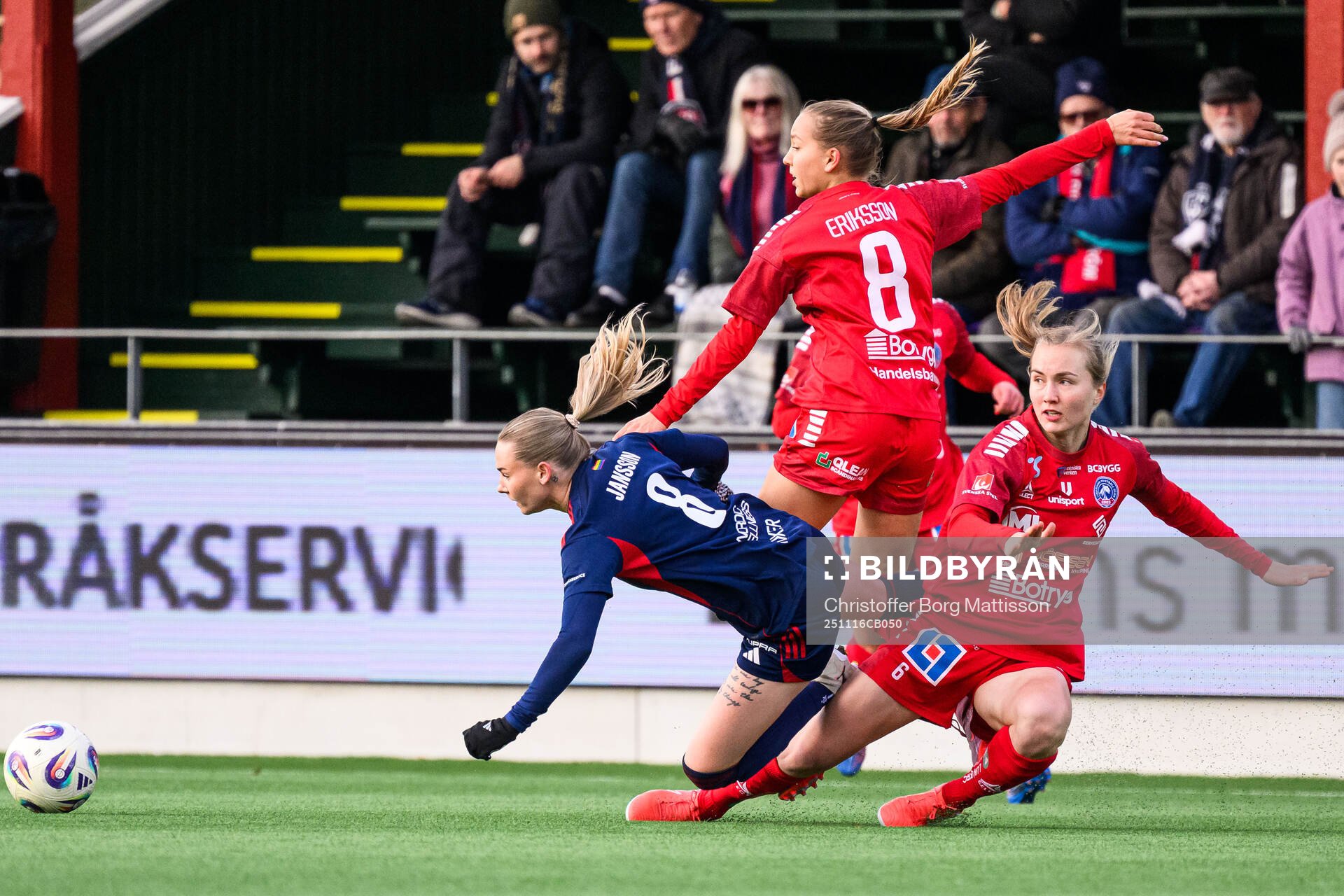 Rosengårds Emma Jansson och Linköpings Sara Eriksson och
