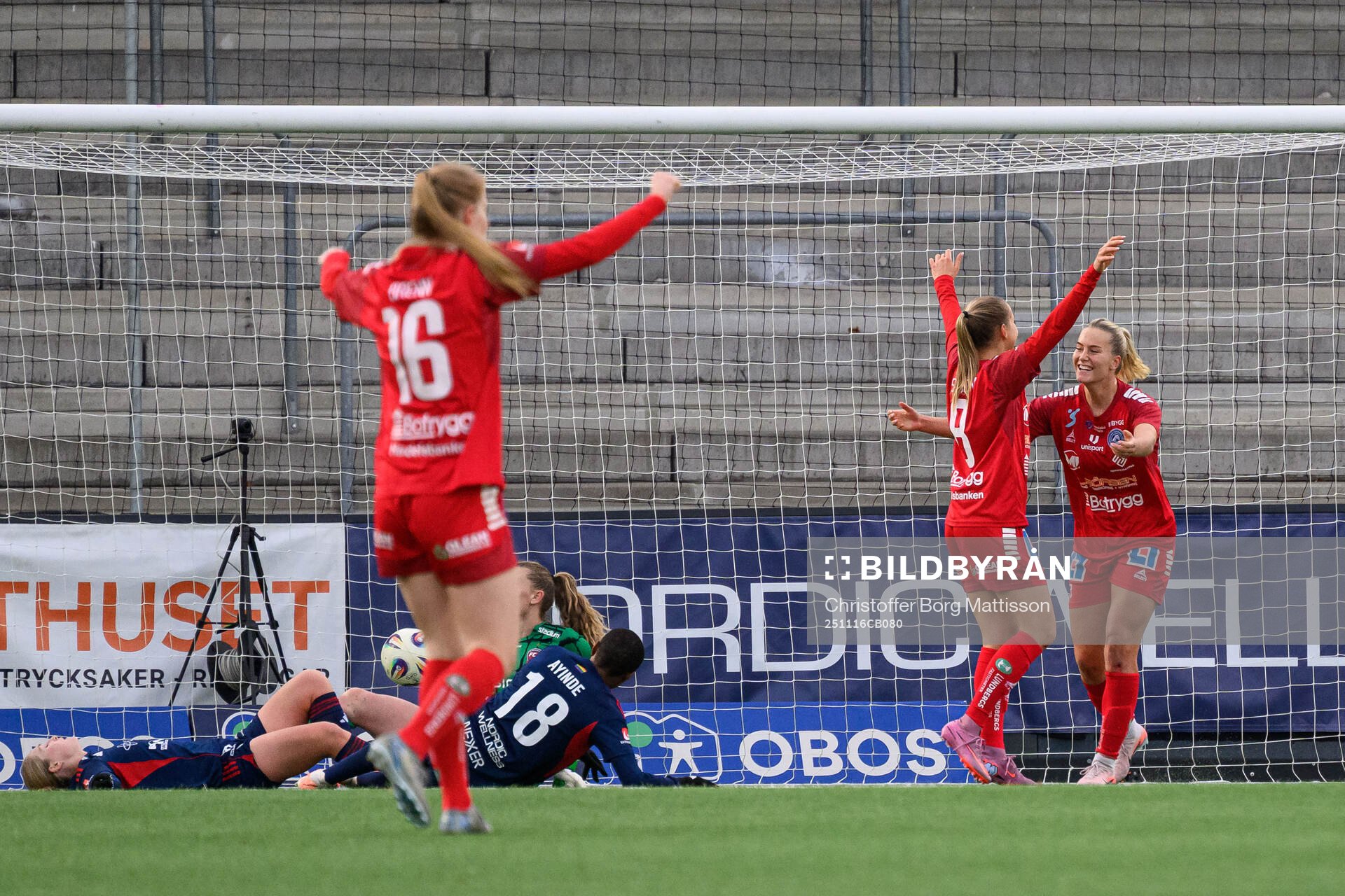 Linköpings Sara Eriksson och Lilli Halttunen jublar